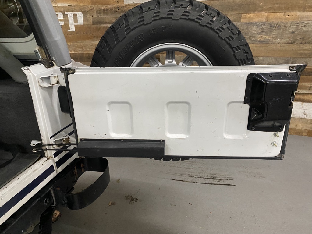 Sold: 1990 Jeep Wrangler Islander YJ