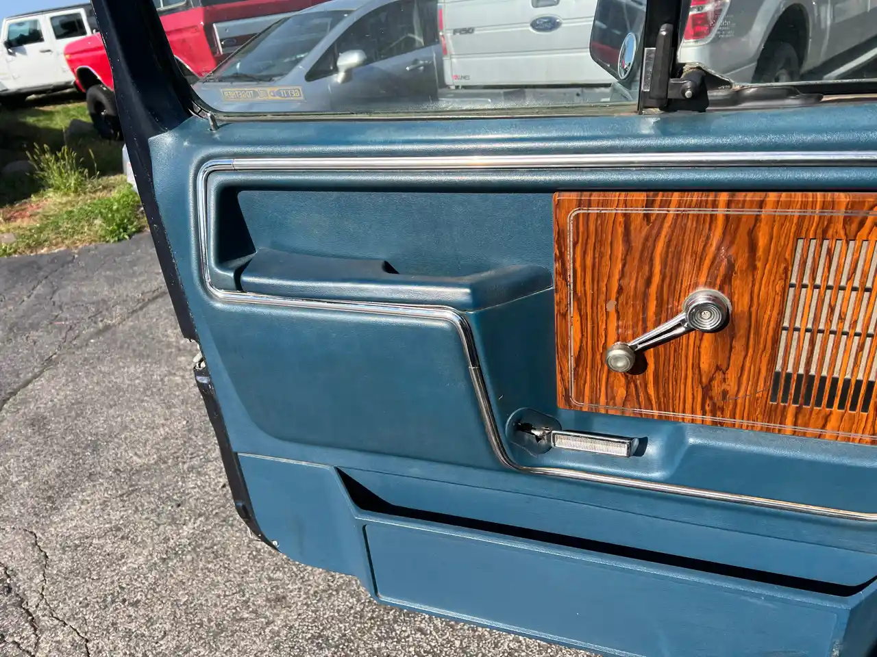 1984 Ford F-150 XLT Styleside - 3