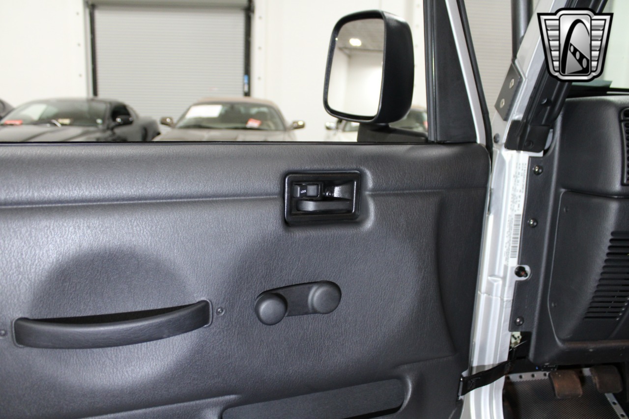 1,352-Mile 2003 Jeep Wrangler Rubicon Tomb Raider