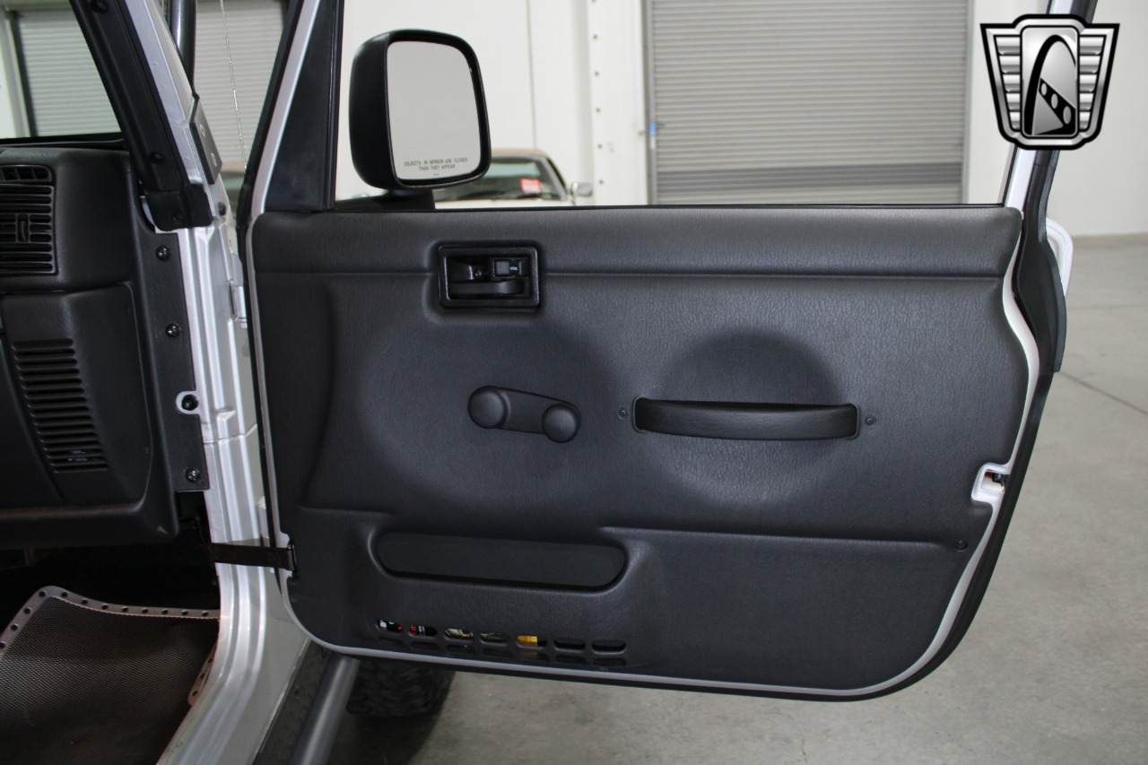 1,352-Mile 2003 Jeep Wrangler Rubicon Tomb Raider