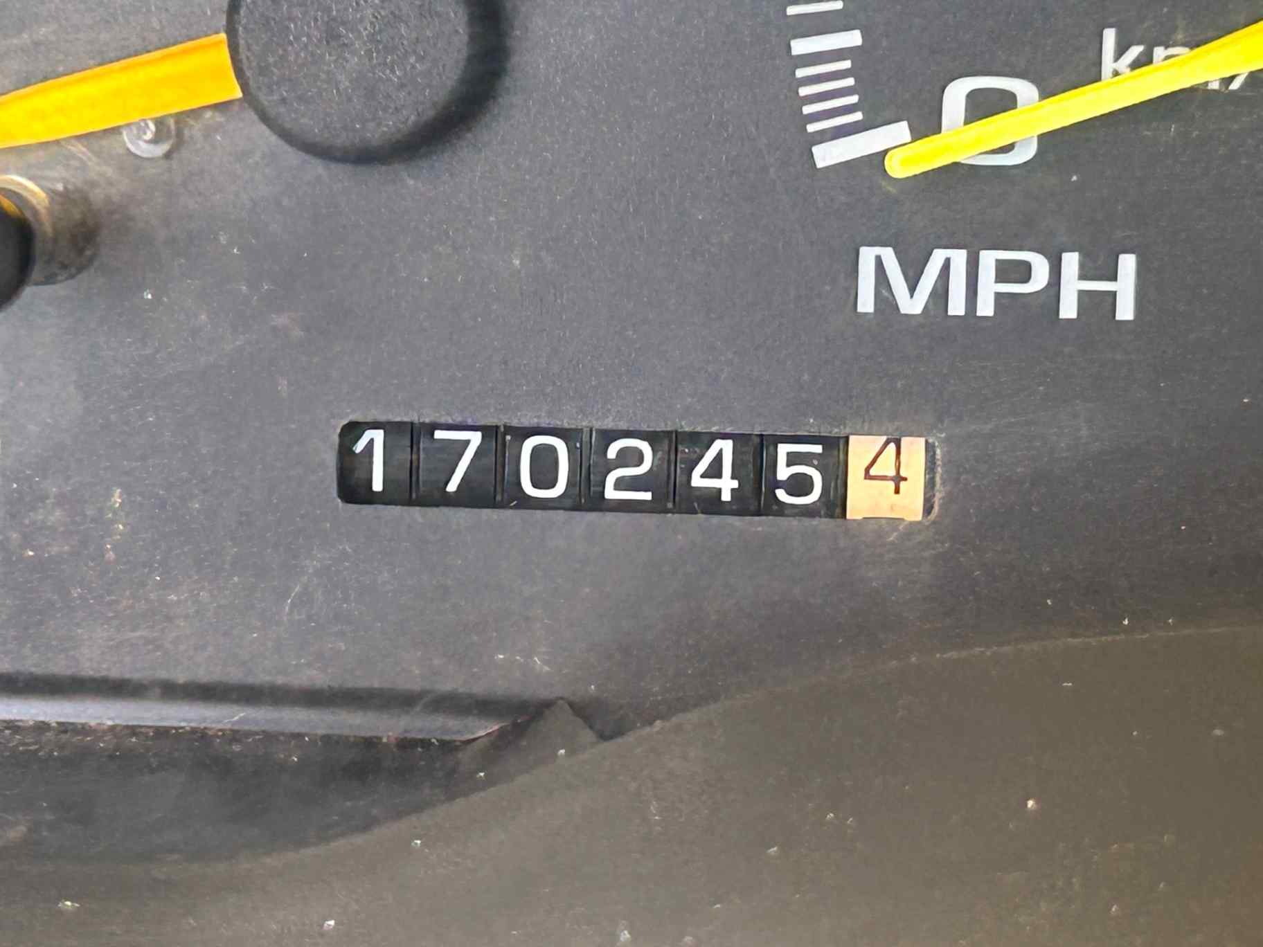 1996 GMC Suburban SLE - 2