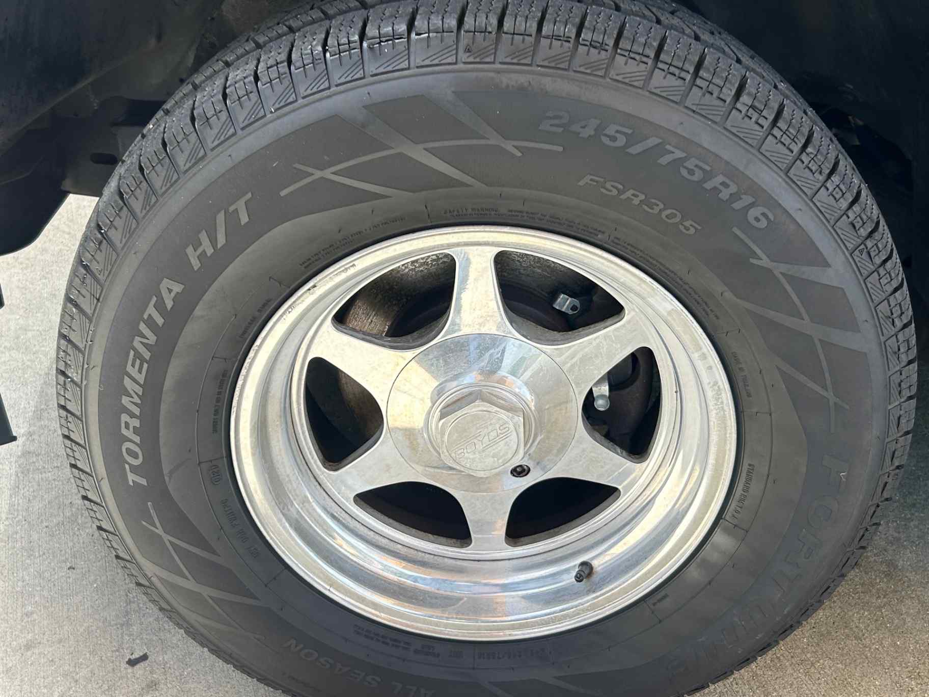 1996 GMC Suburban SLE - 3