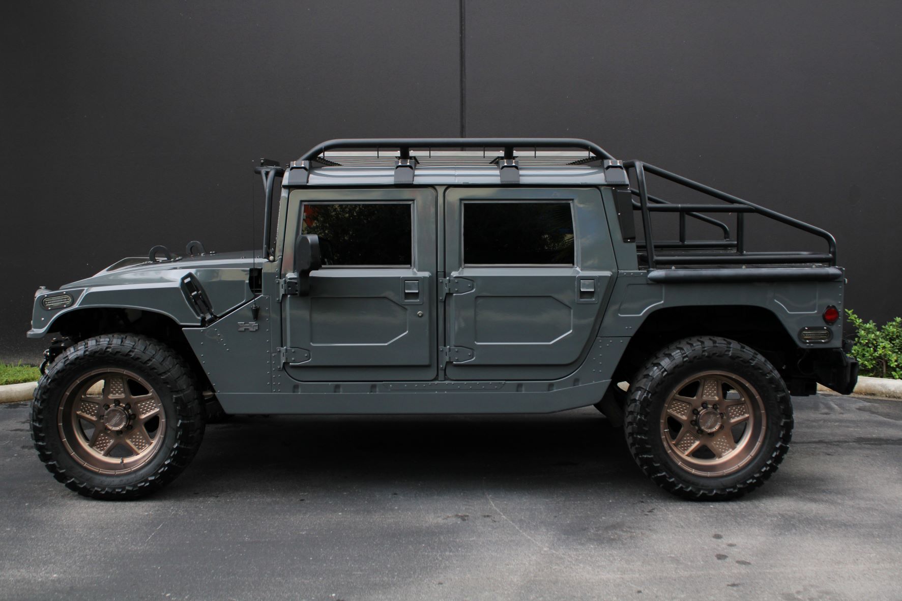 Sold: 1999 Hummer H1