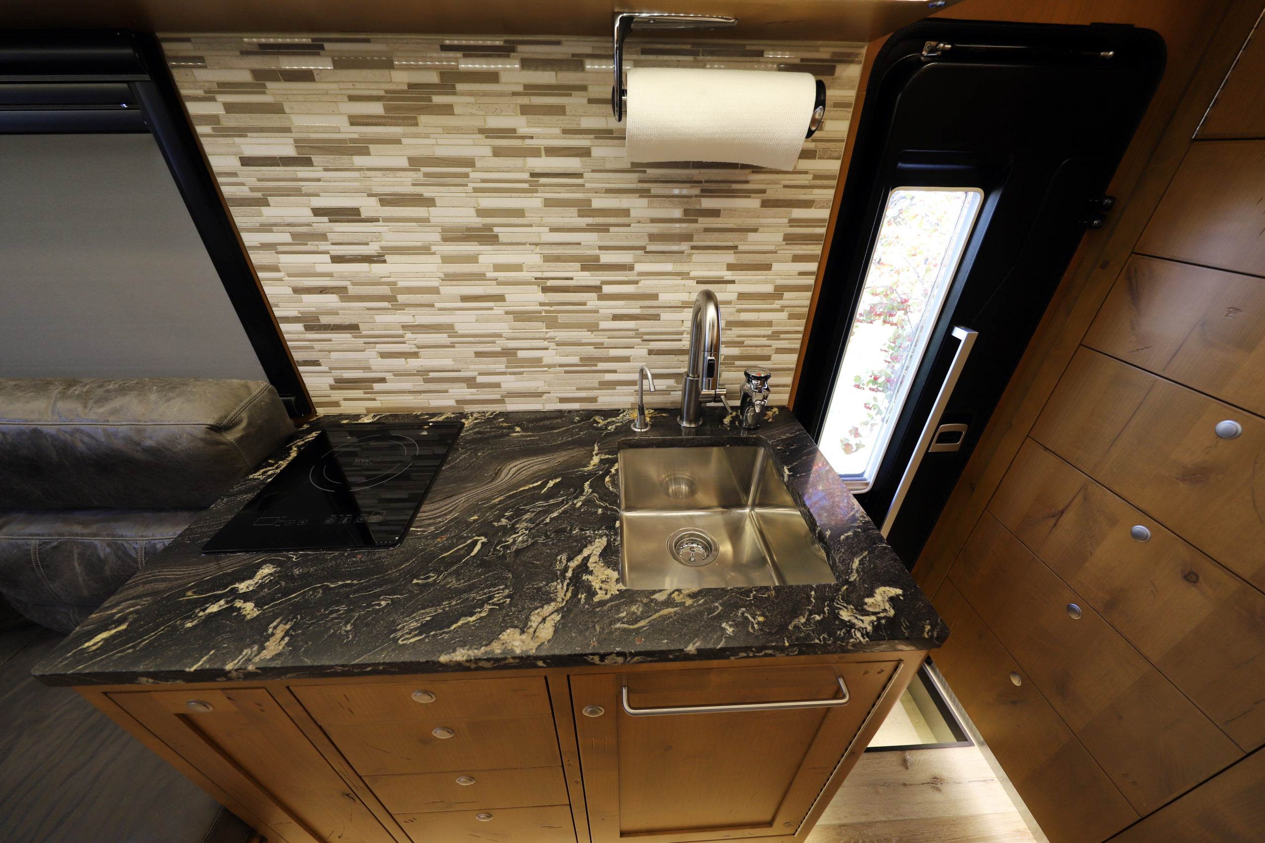 2020 EarthRoamer LTi-005