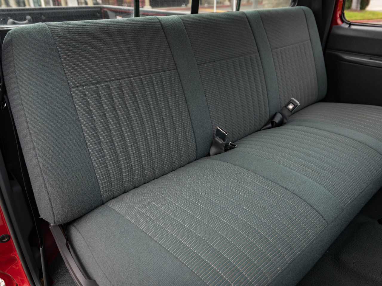 Sold: 1990 Ford F-150 XL Regular Cab 4x4