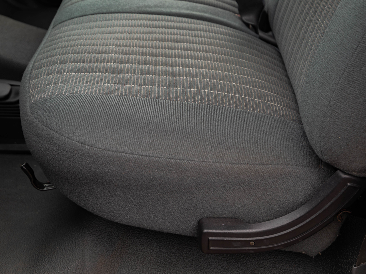 Sold: 1990 Ford F-150 XL Regular Cab 4x4