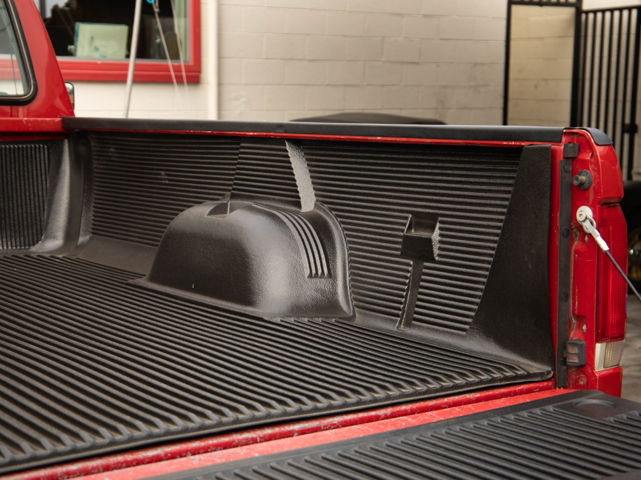 Sold: 1990 Ford F-150 XL Regular Cab 4x4