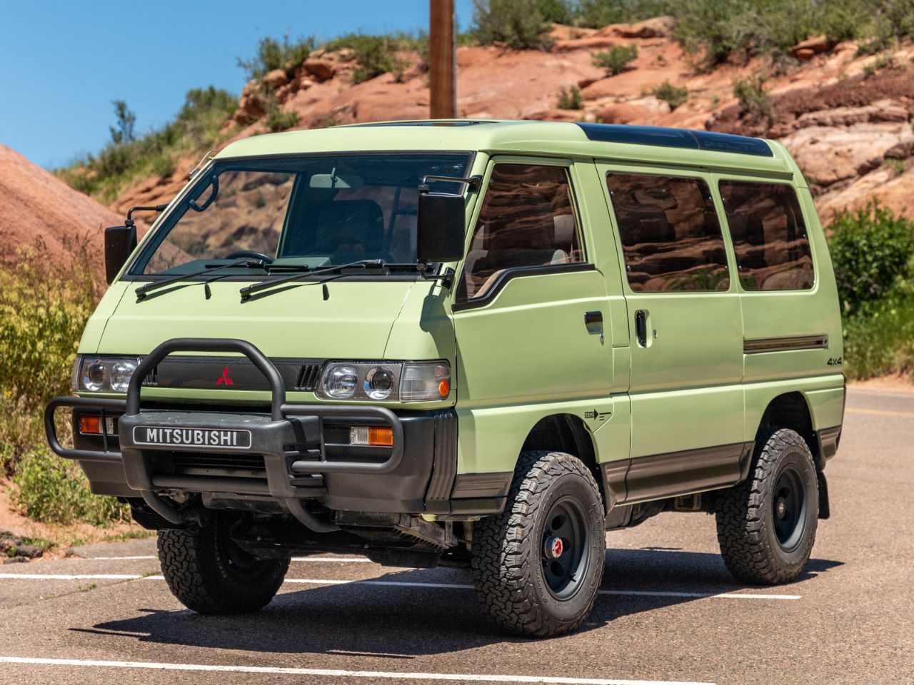 Sold: 1992 Mitsubishi Delica Star Wagon Super Exceed 4x4-1
