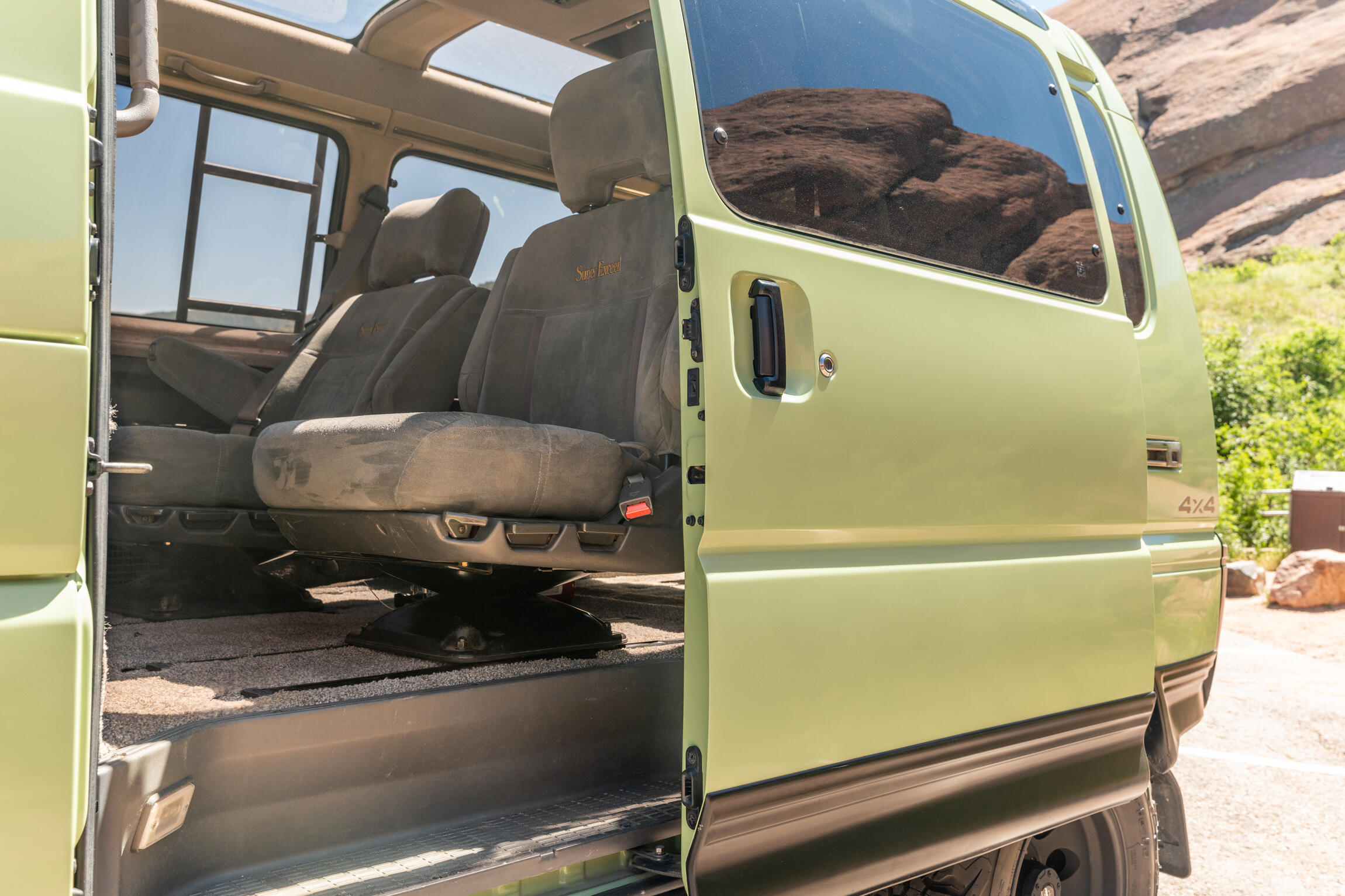 Sold: 1992 Mitsubishi Delica Star Wagon Super Exceed 4x4