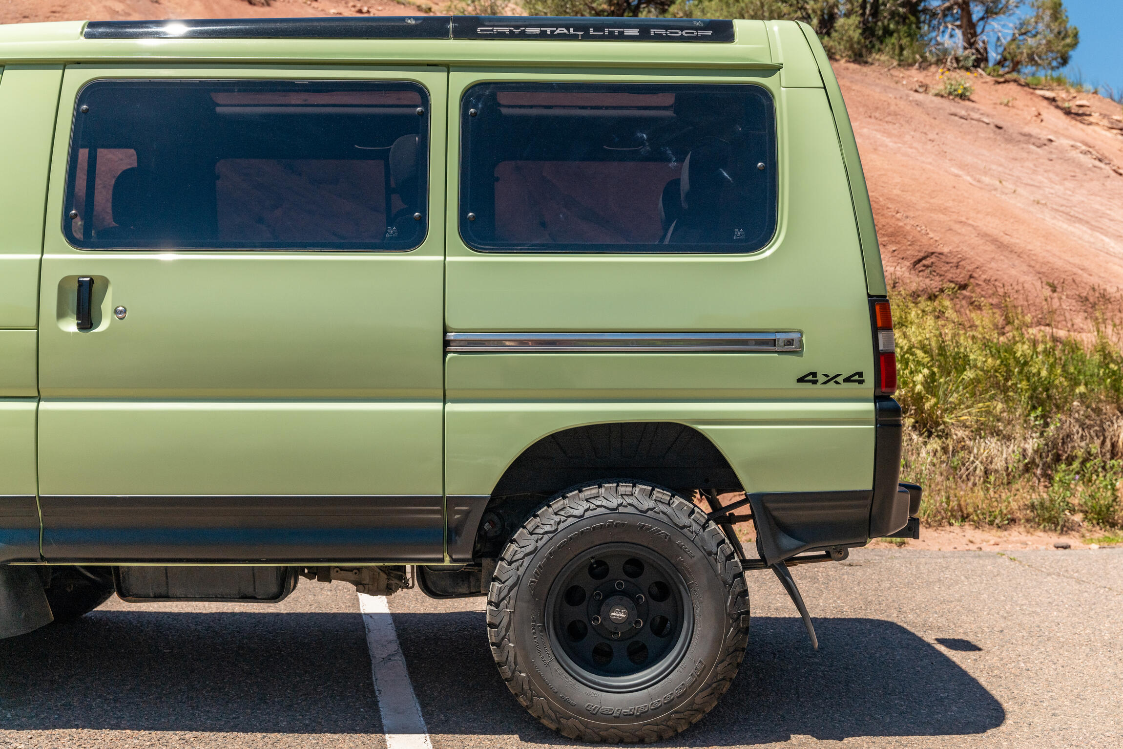 Sold: 1992 Mitsubishi Delica Star Wagon Super Exceed 4x4