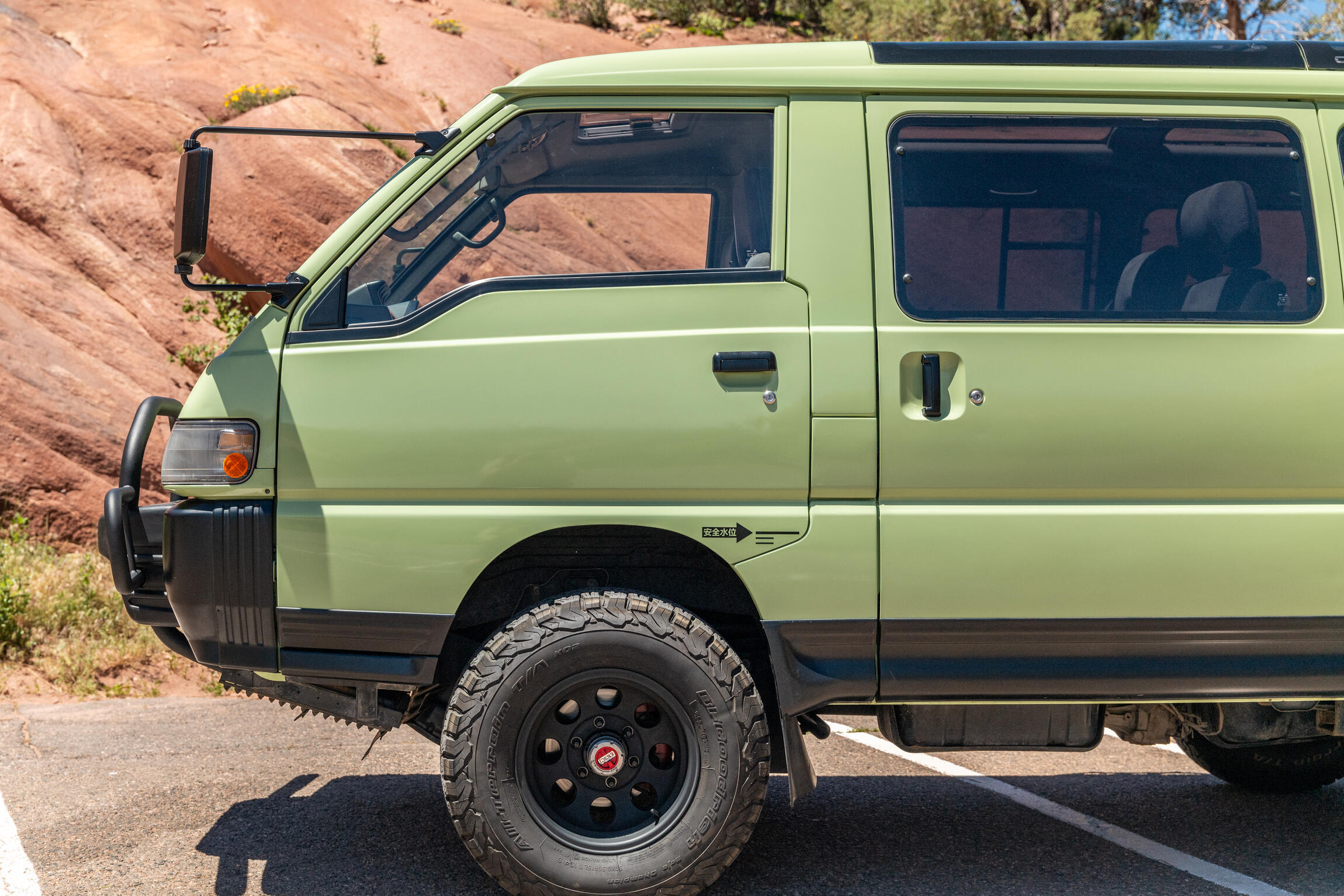 Sold: 1992 Mitsubishi Delica Star Wagon Super Exceed 4x4