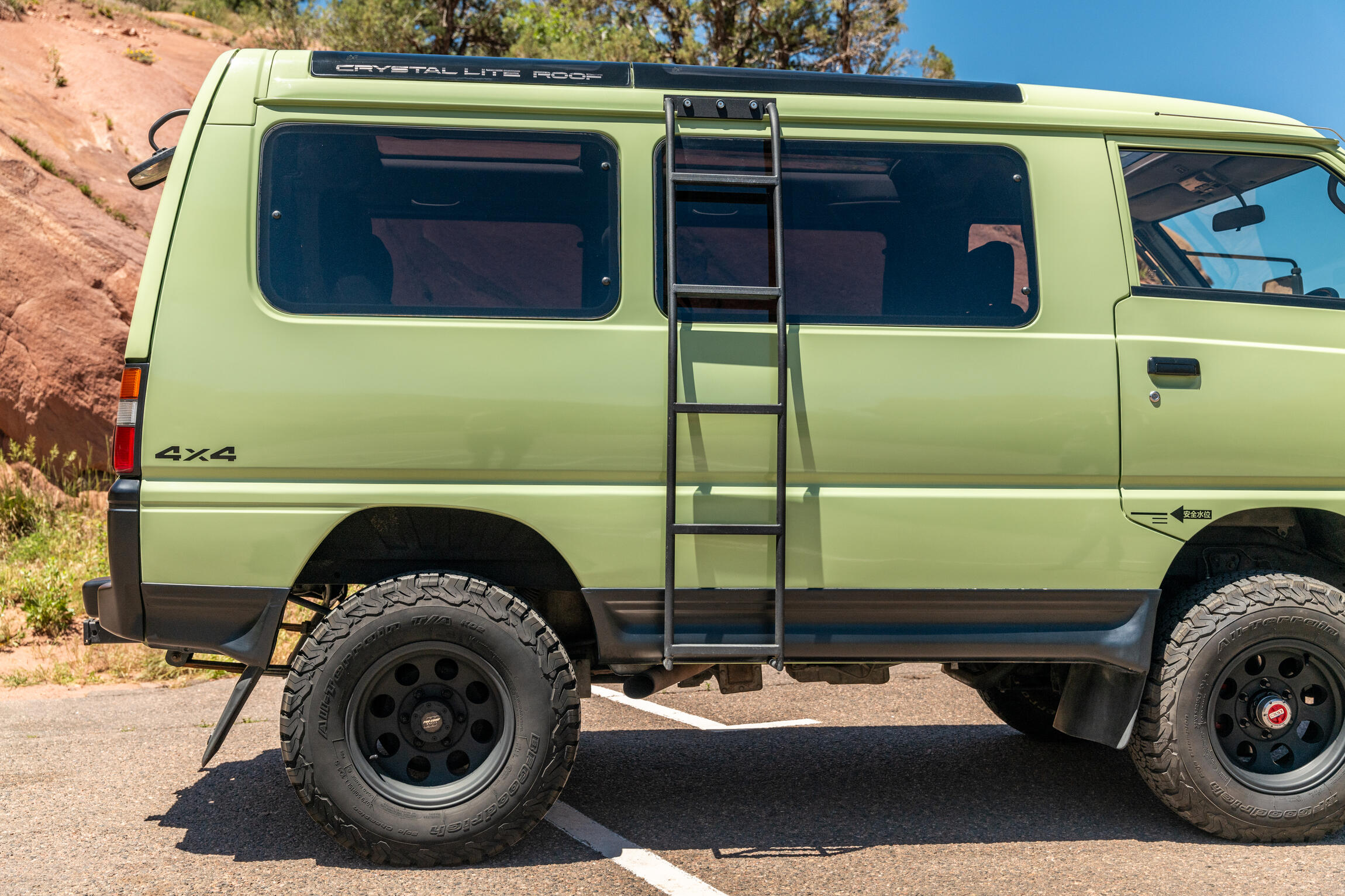 Sold: 1992 Mitsubishi Delica Star Wagon Super Exceed 4x4