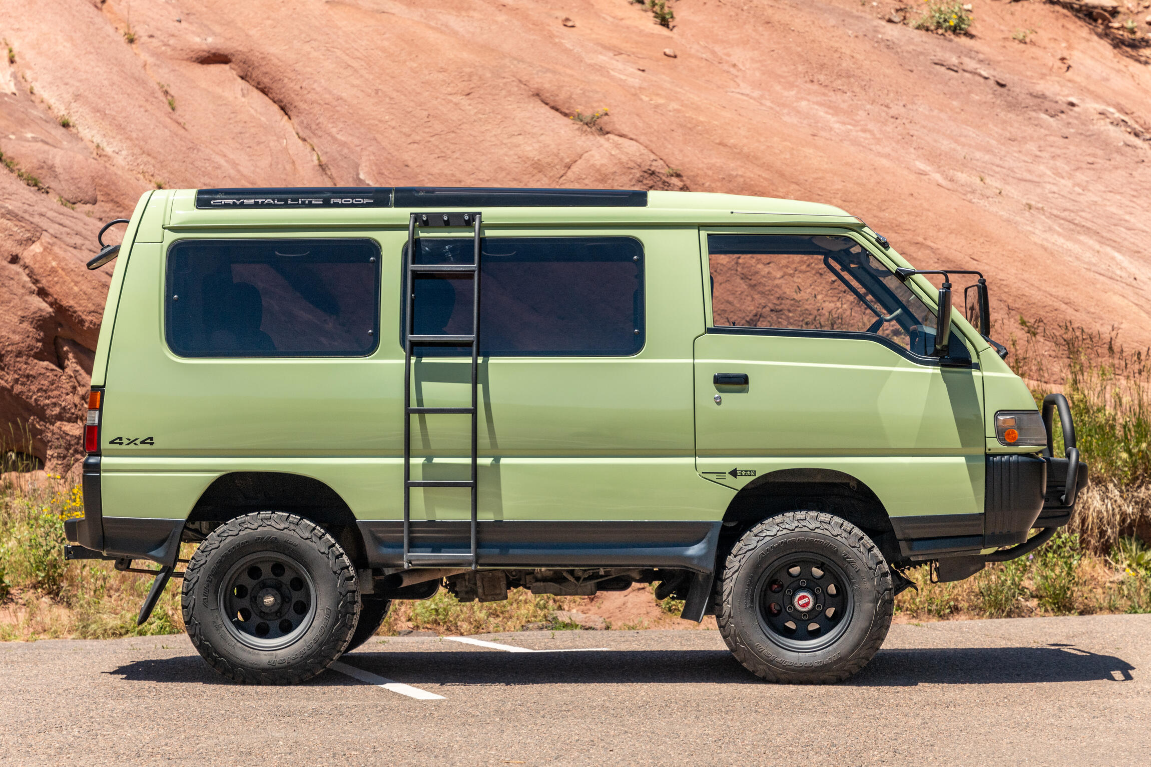 Sold: 1992 Mitsubishi Delica Star Wagon Super Exceed 4x4