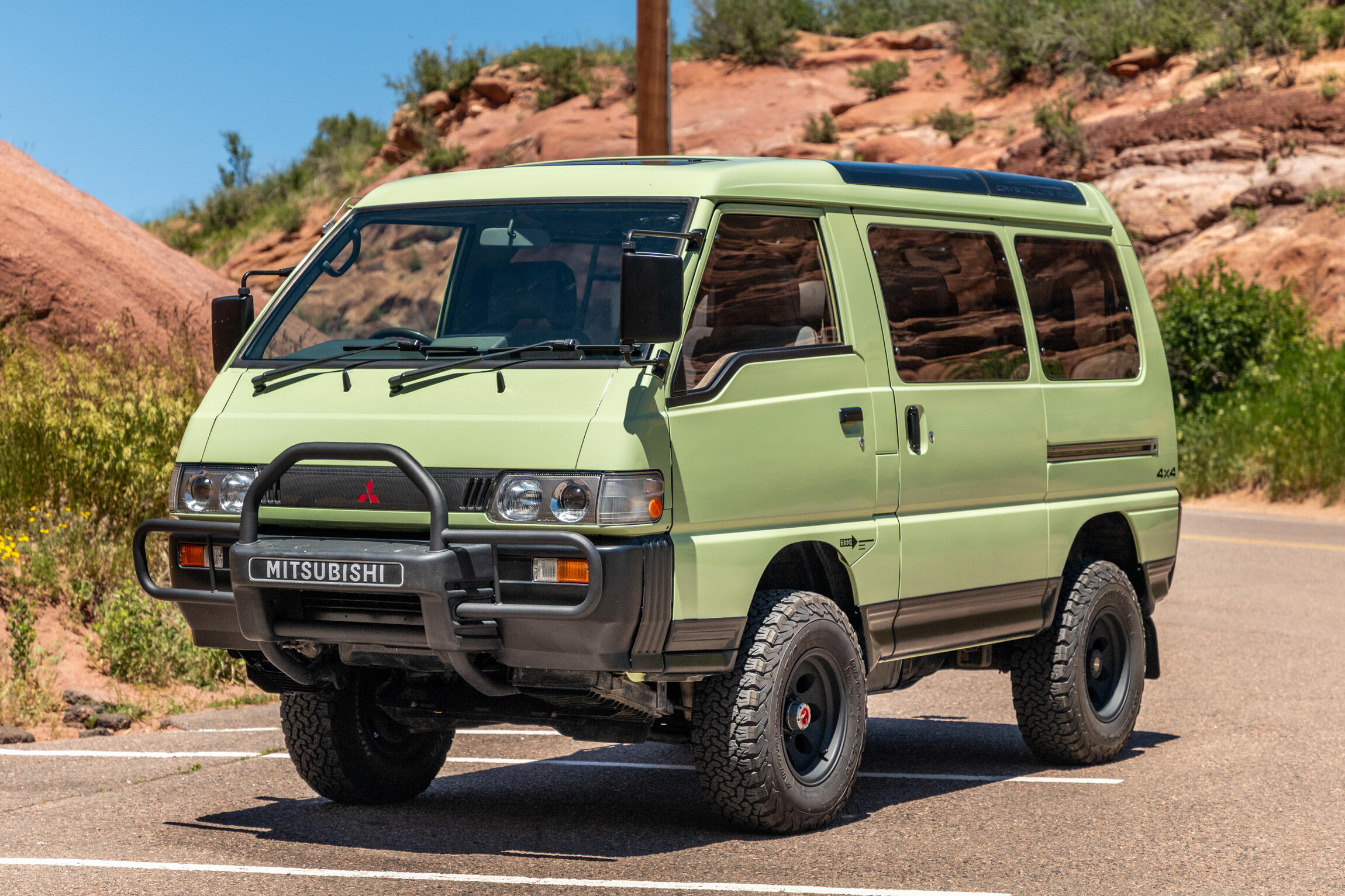 Sold: 1992 Mitsubishi Delica Star Wagon Super Exceed 4x4