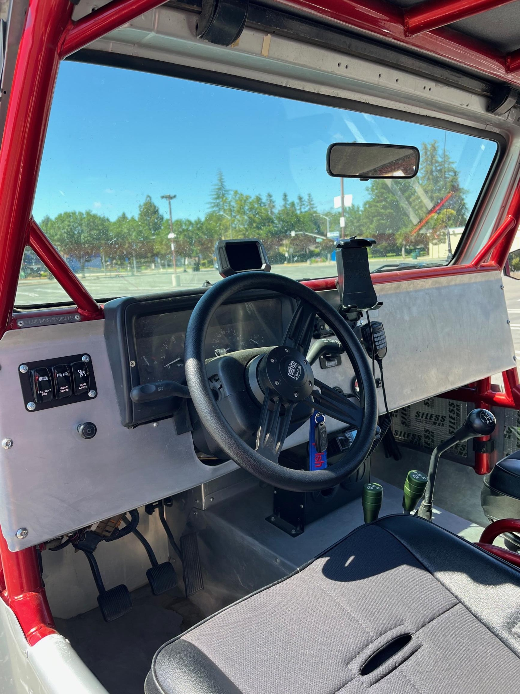 Rock-Crawling 1999 Jeep Wrangler TJ Sahara