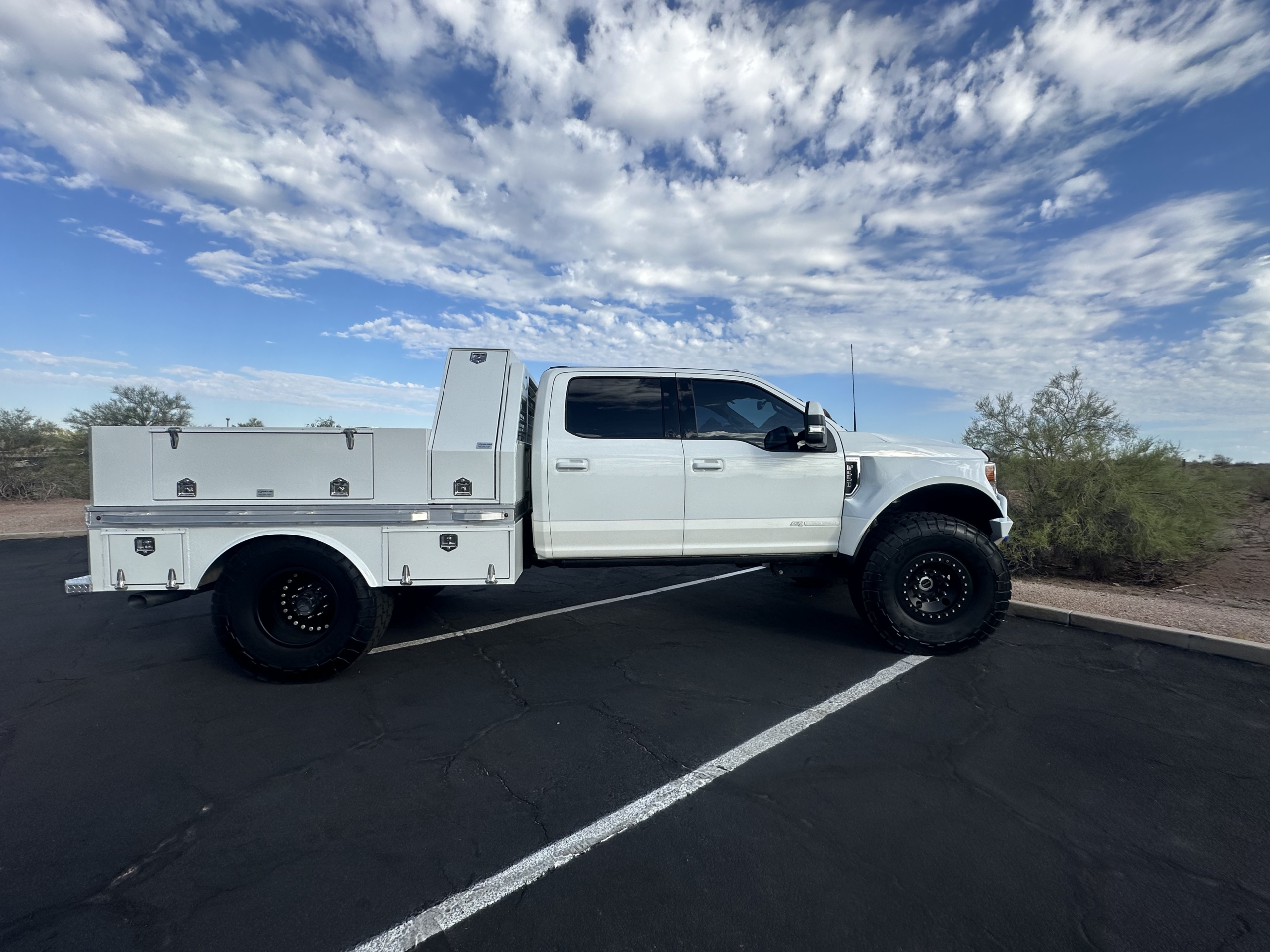 Sold: 2022 Ford F-550 Lariat Overland Build