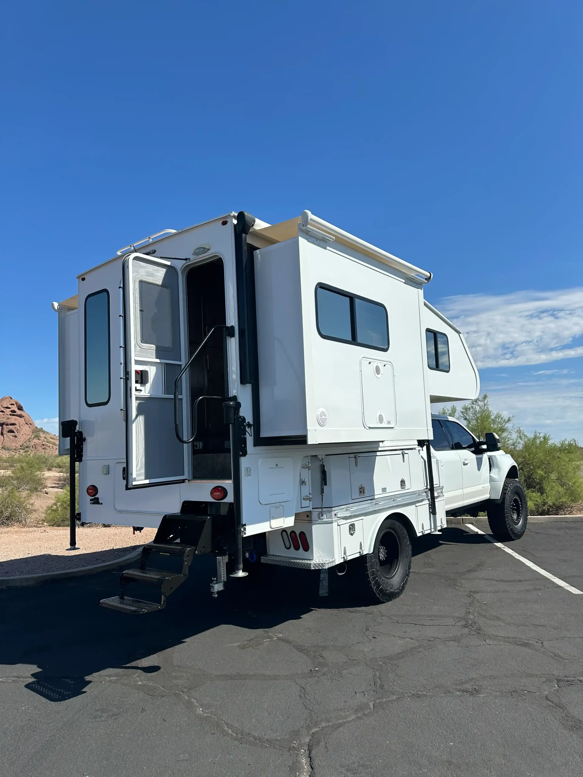 Sold: 2022 Ford F-550 Lariat Overland Build