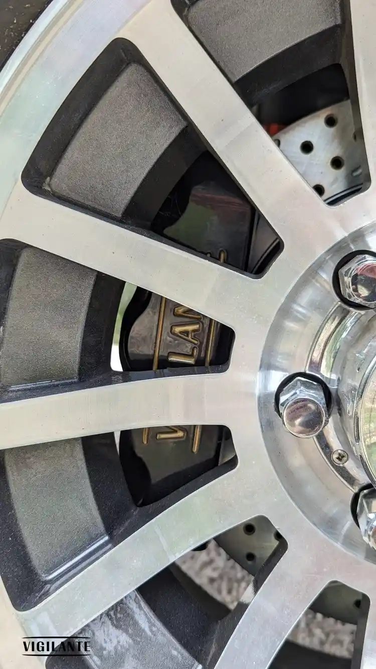 6.2L HEMI V8-Powered Jeep Grand Wagoneer 1988