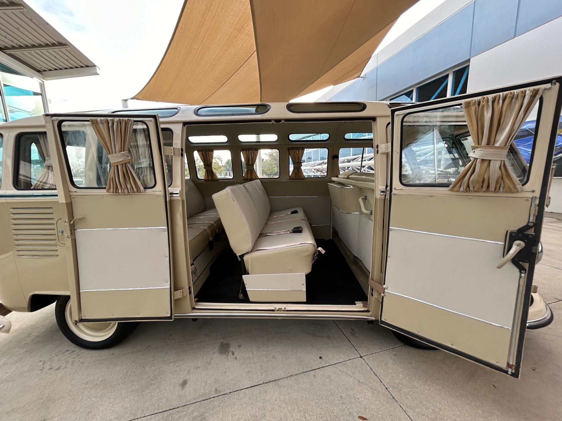 1972 Volkswagen Type II Bus - 3