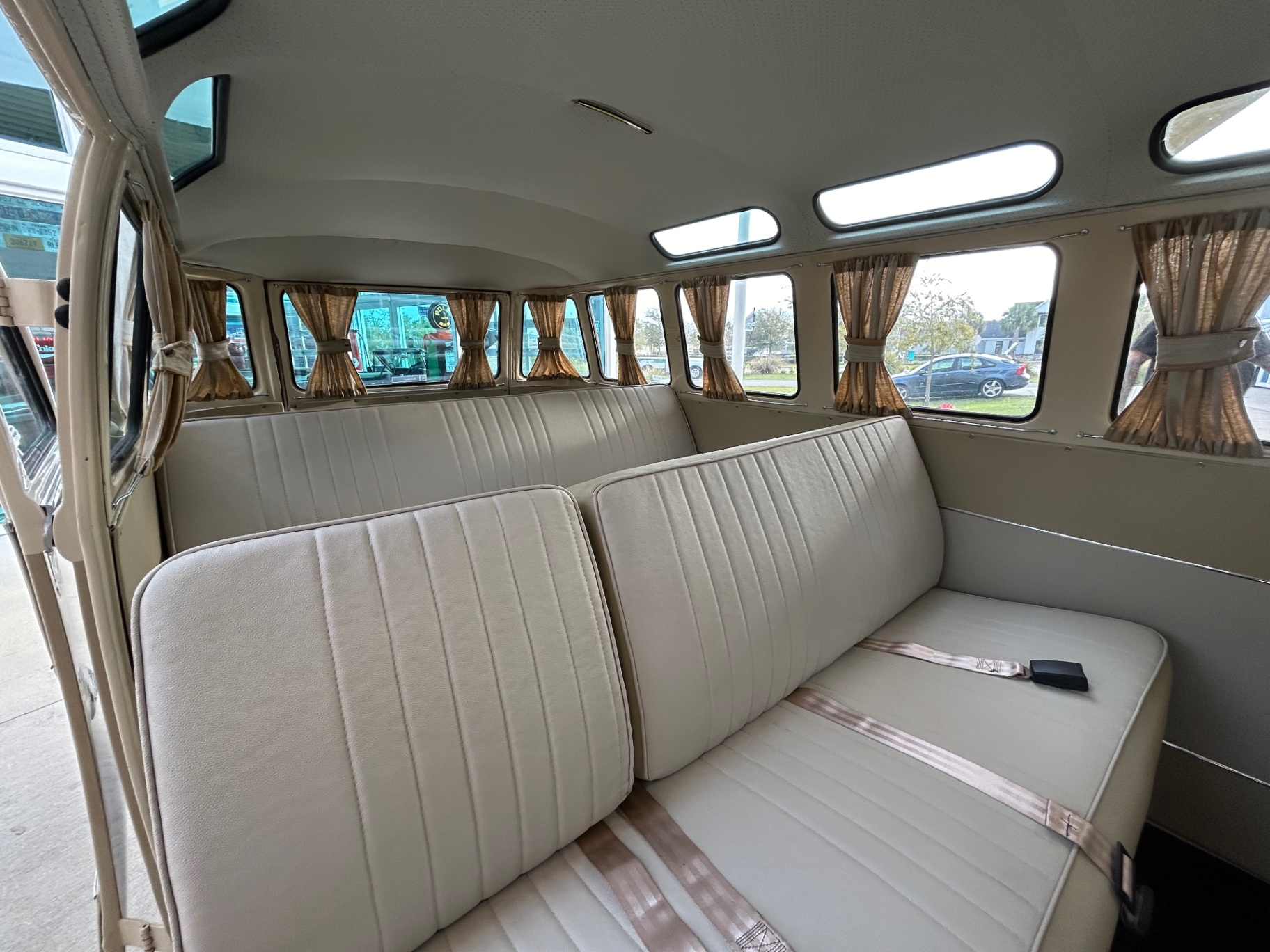 1972 Volkswagen Type II Bus - 4