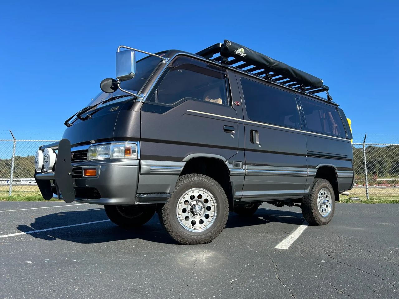 Sold: 1994 Nissan Caravan E24 Limousine 4×4-1