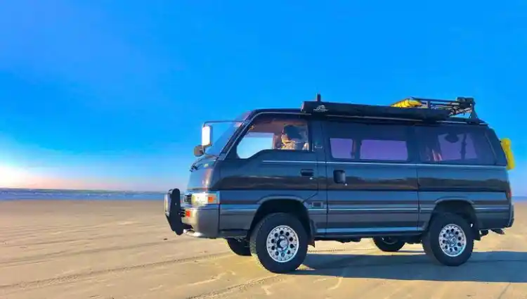 Sold: 1994 Nissan Caravan E24 Limousine 4×4 - 4