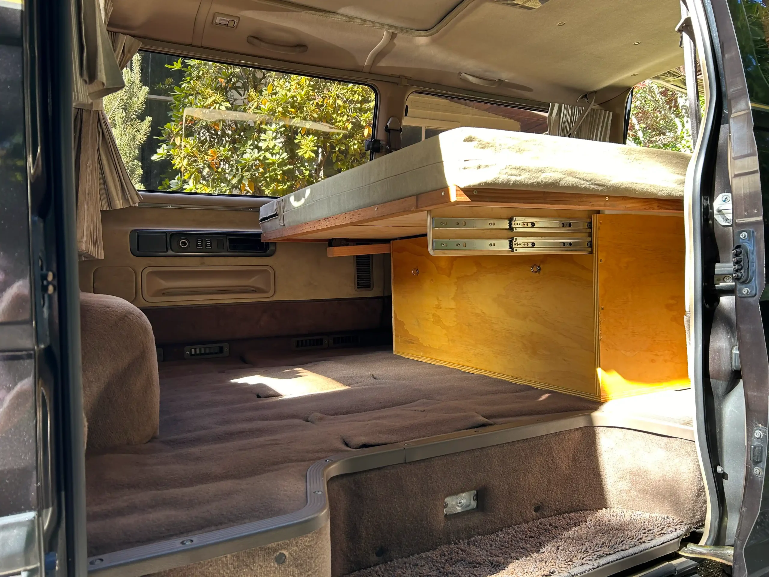 Sold: 1994 Nissan Caravan E24 Limousine 4×4