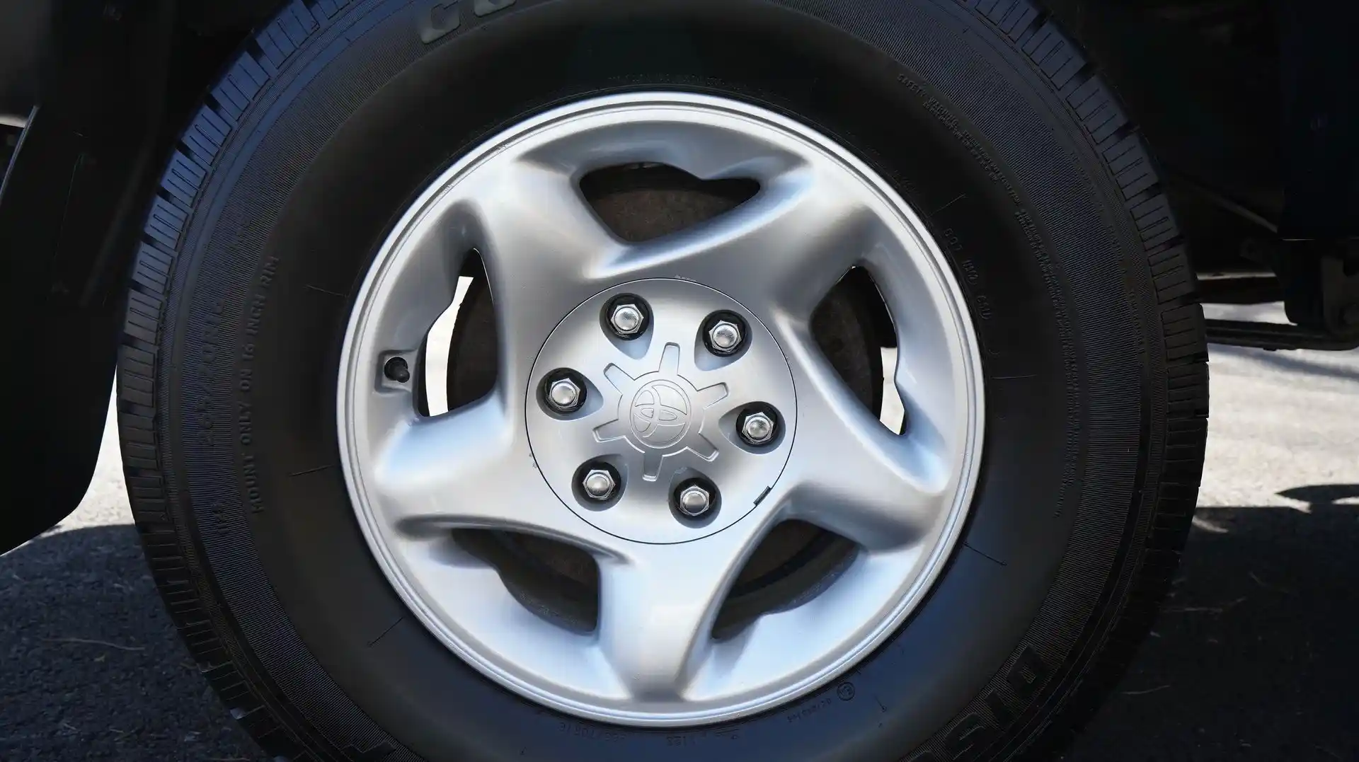 27k Mi. 2004 Toyota Tacoma Xtracab 4×4