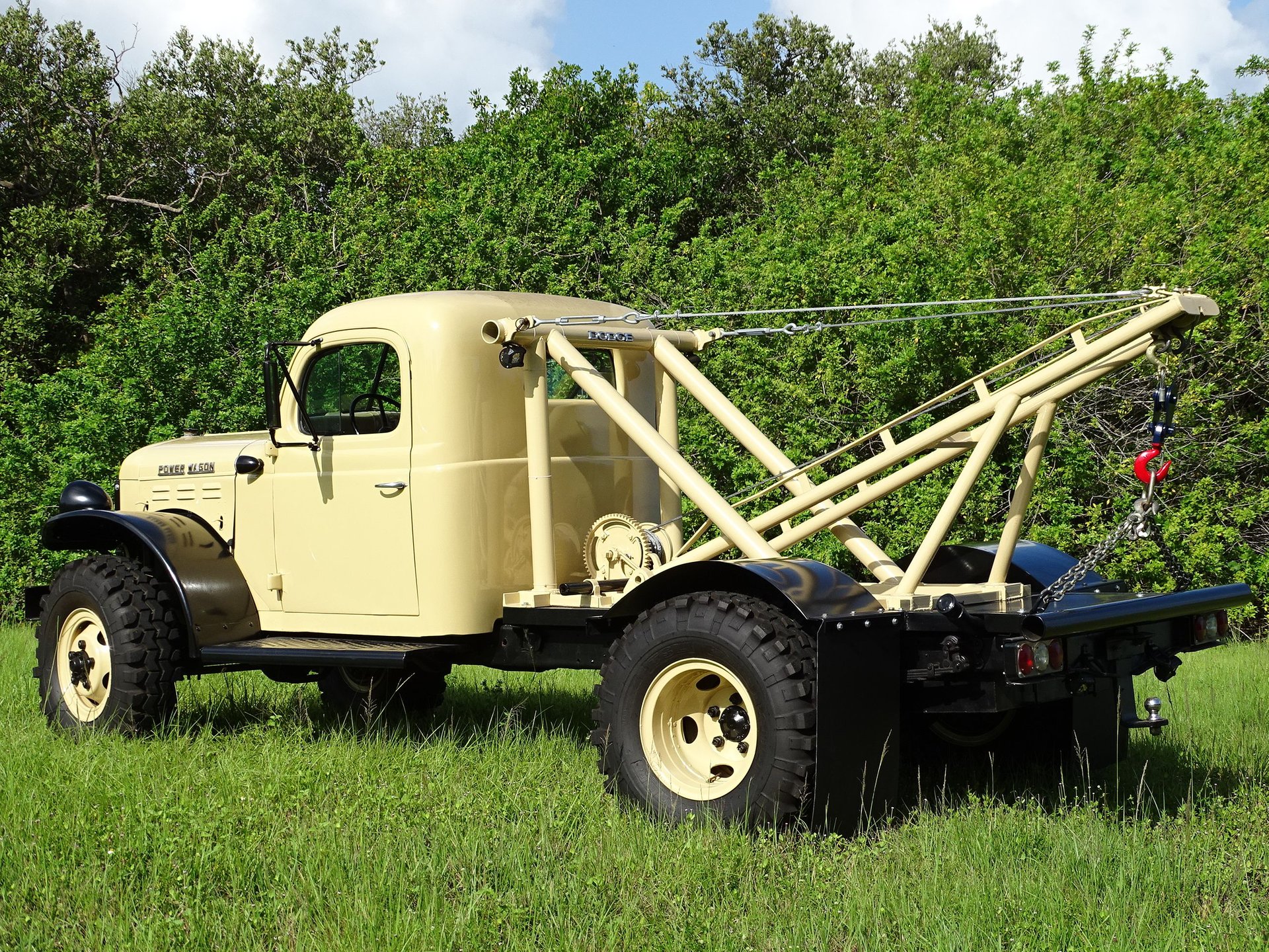 1945-dodge-power-wagon-tow-truck-for-sale-16