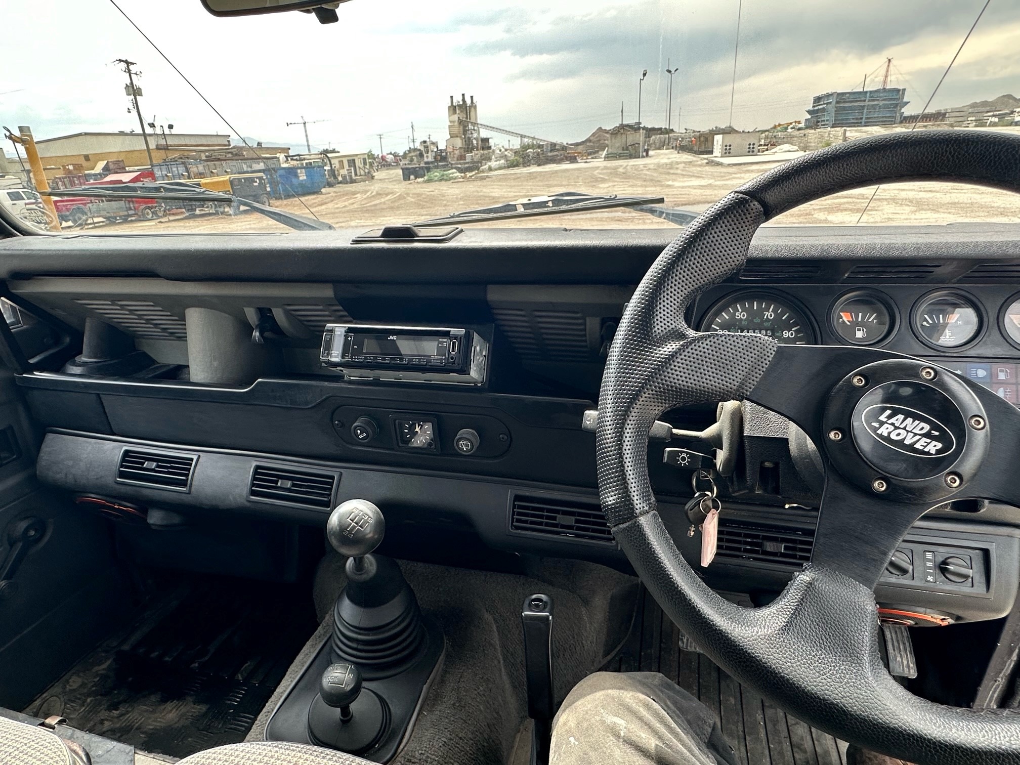 land-rover-defender-for-sale-01 land-rover-defender-for-sale-01