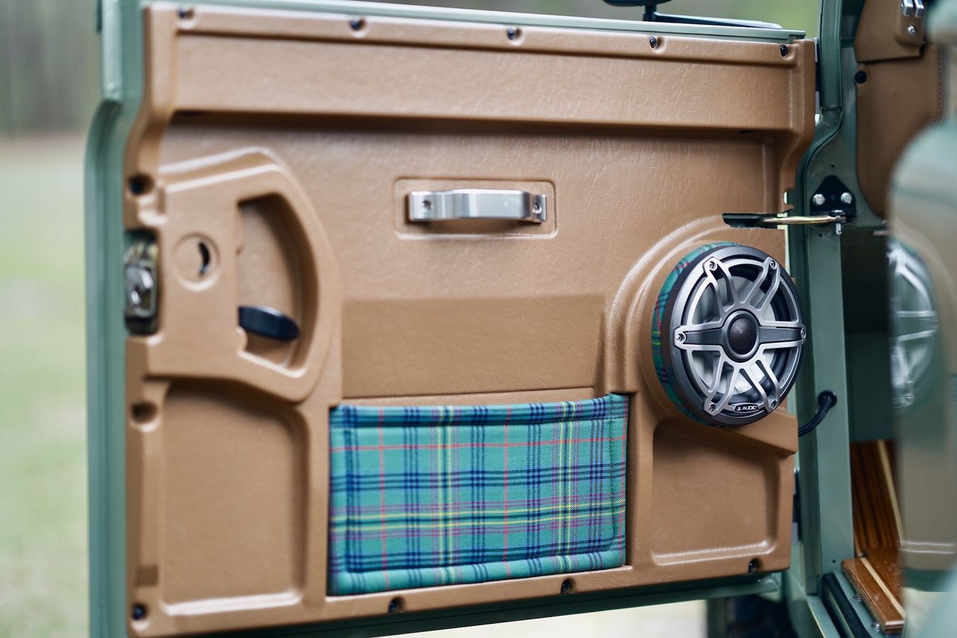 1988-land-rover-defender-90-castle-hayne-beach-cruiser-for-sale-27