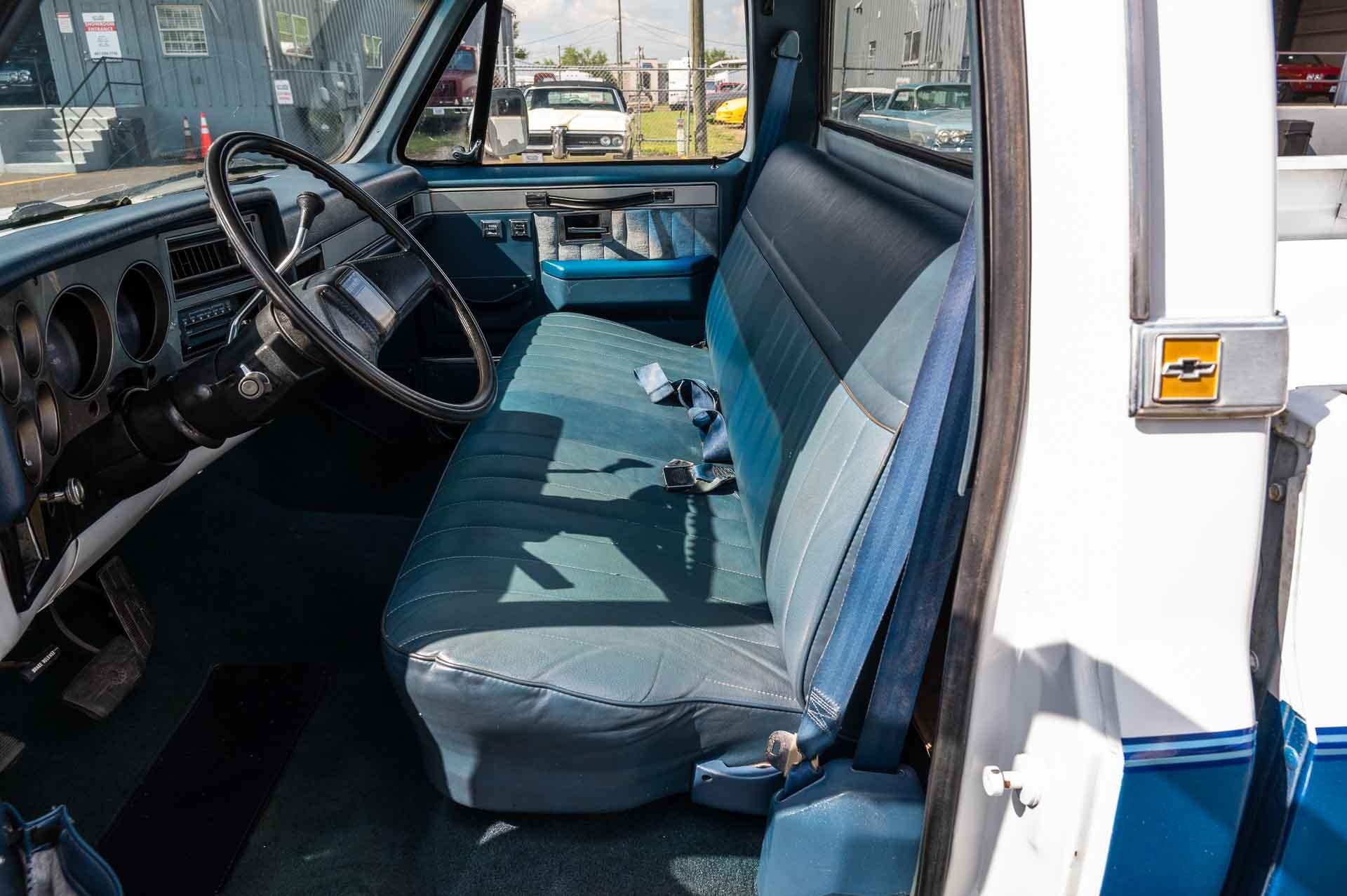 1986-chevrolet-c10-silverado-for-sale-09