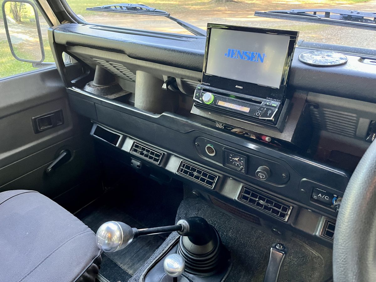 1993-land-rover-defender-110-durham-nc-for-sale-48