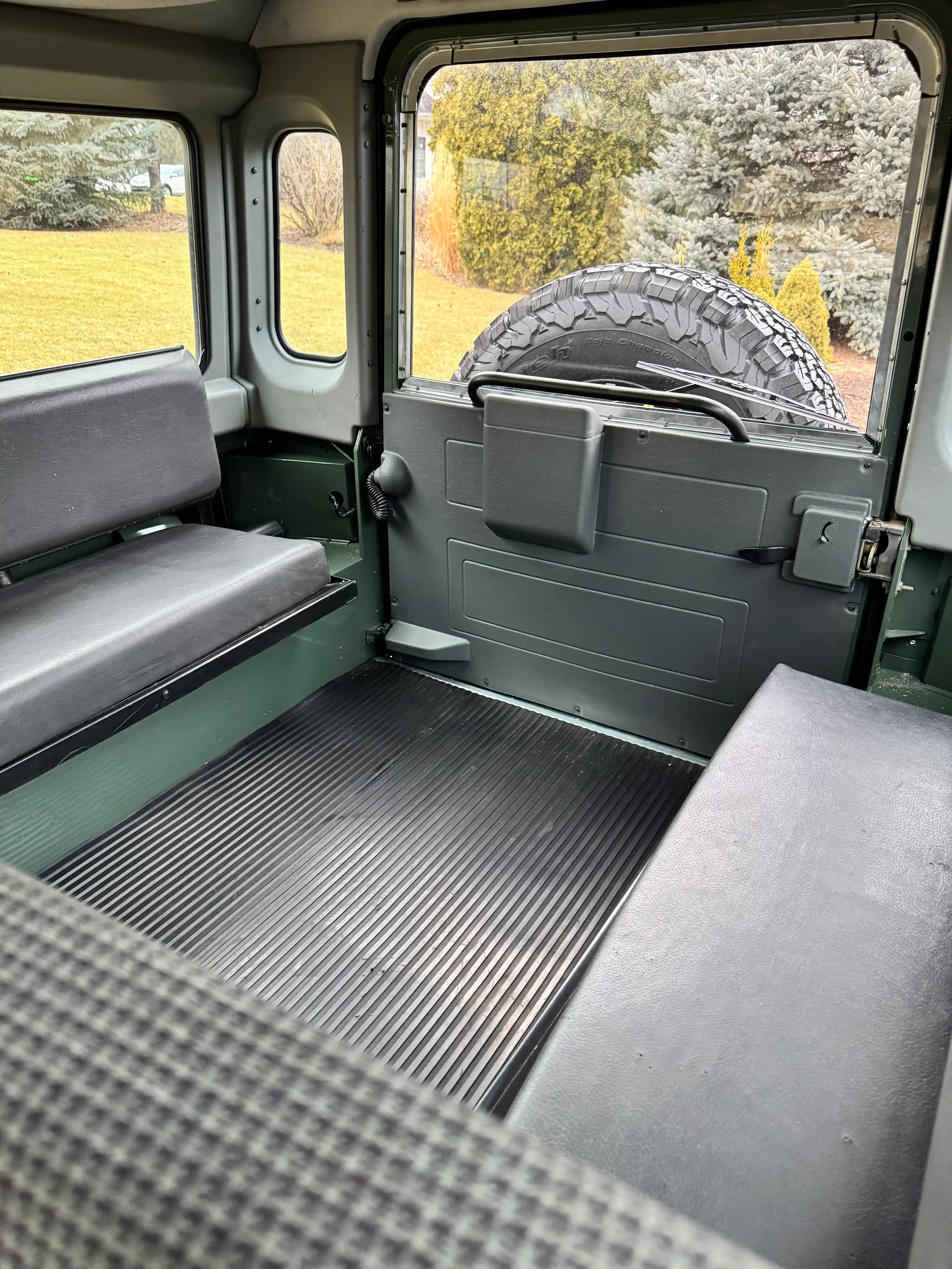 1996-land-rover-defender-110-300tdi-for-sale-02