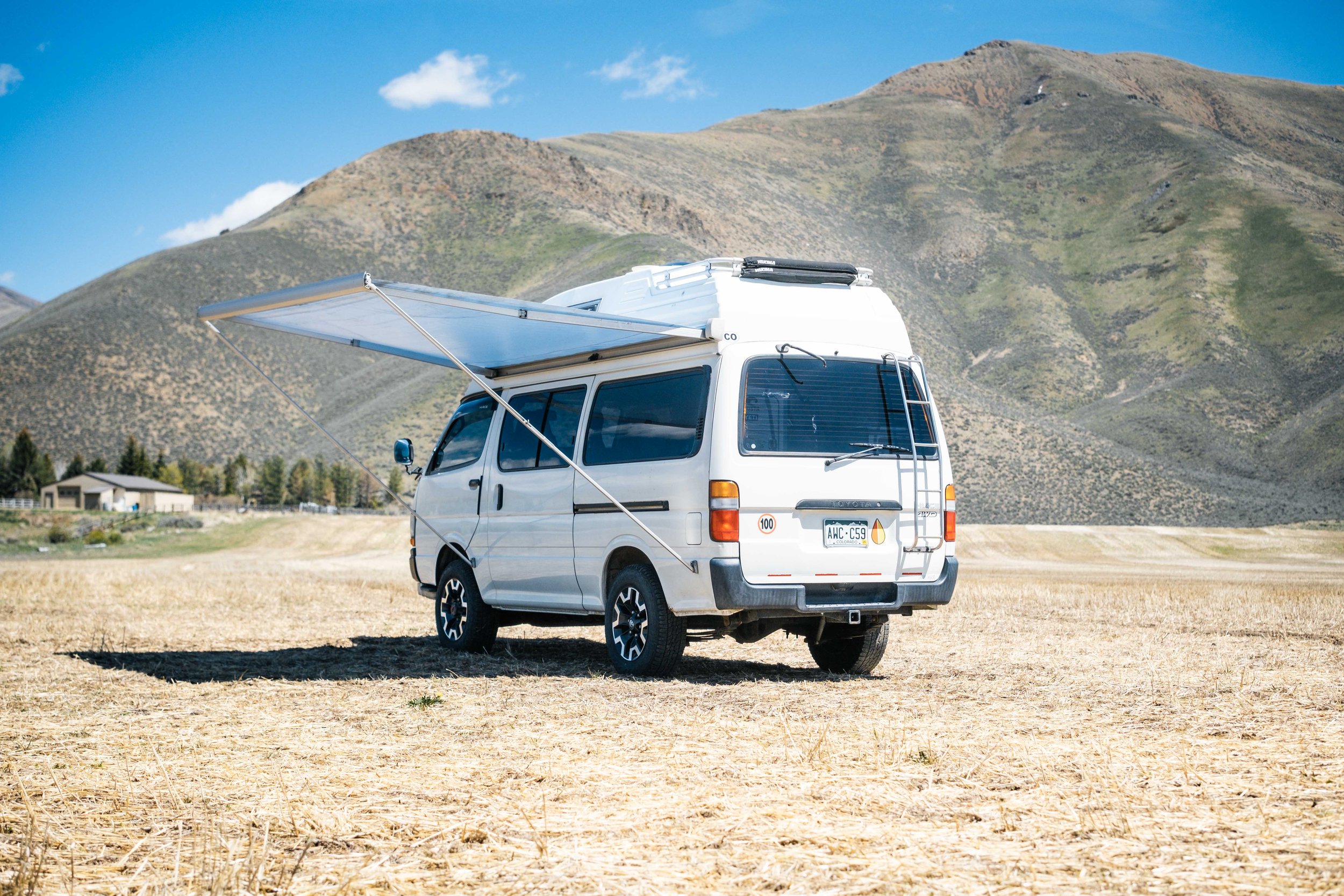 1996-toyota-hiace-camper-for-sale-01