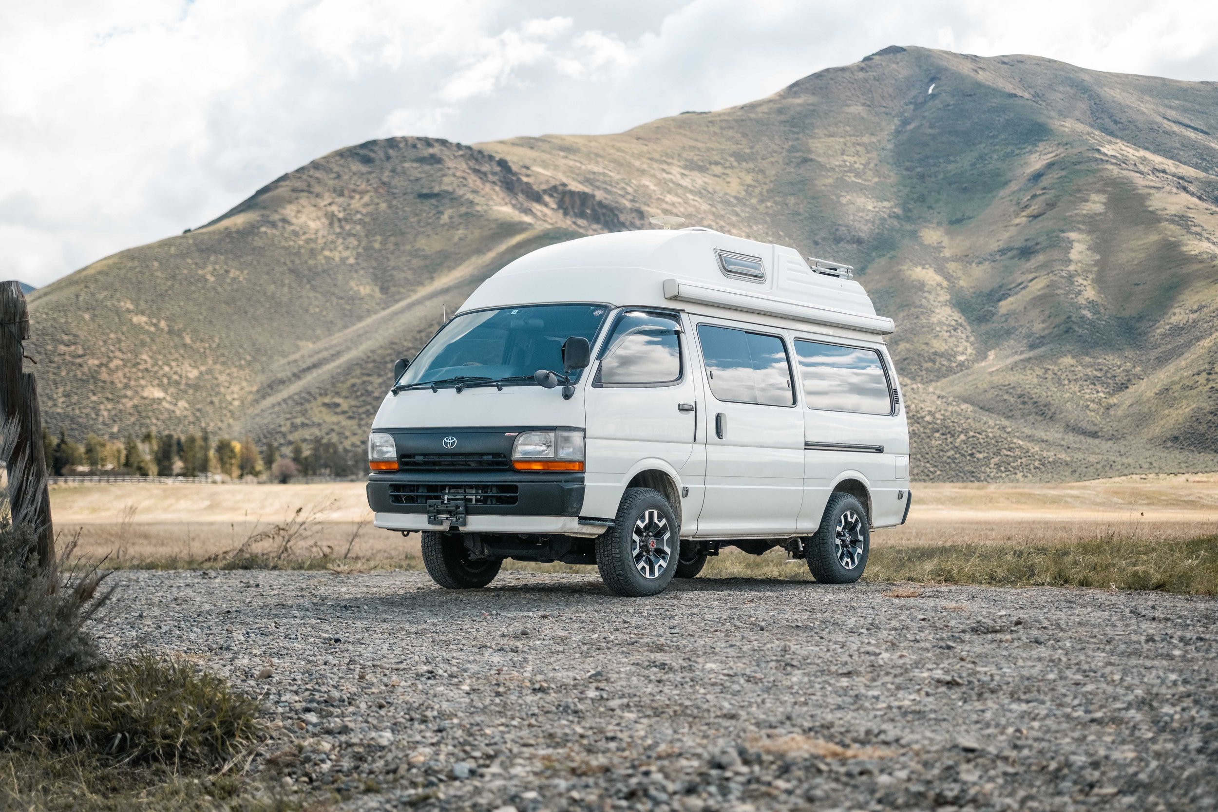 1996-toyota-hiace-camper-for-sale-03
