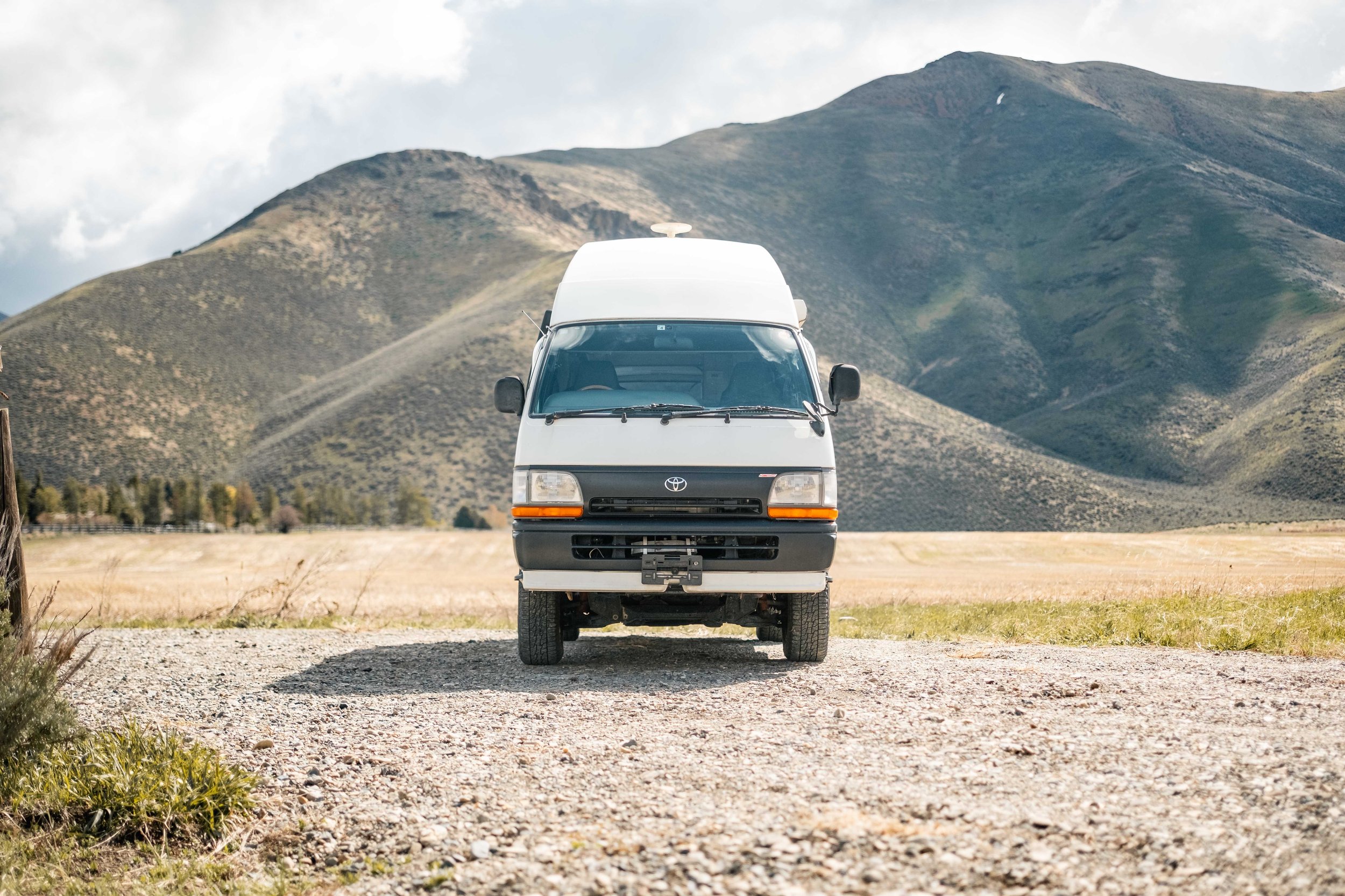 1996-toyota-hiace-camper-for-sale-04