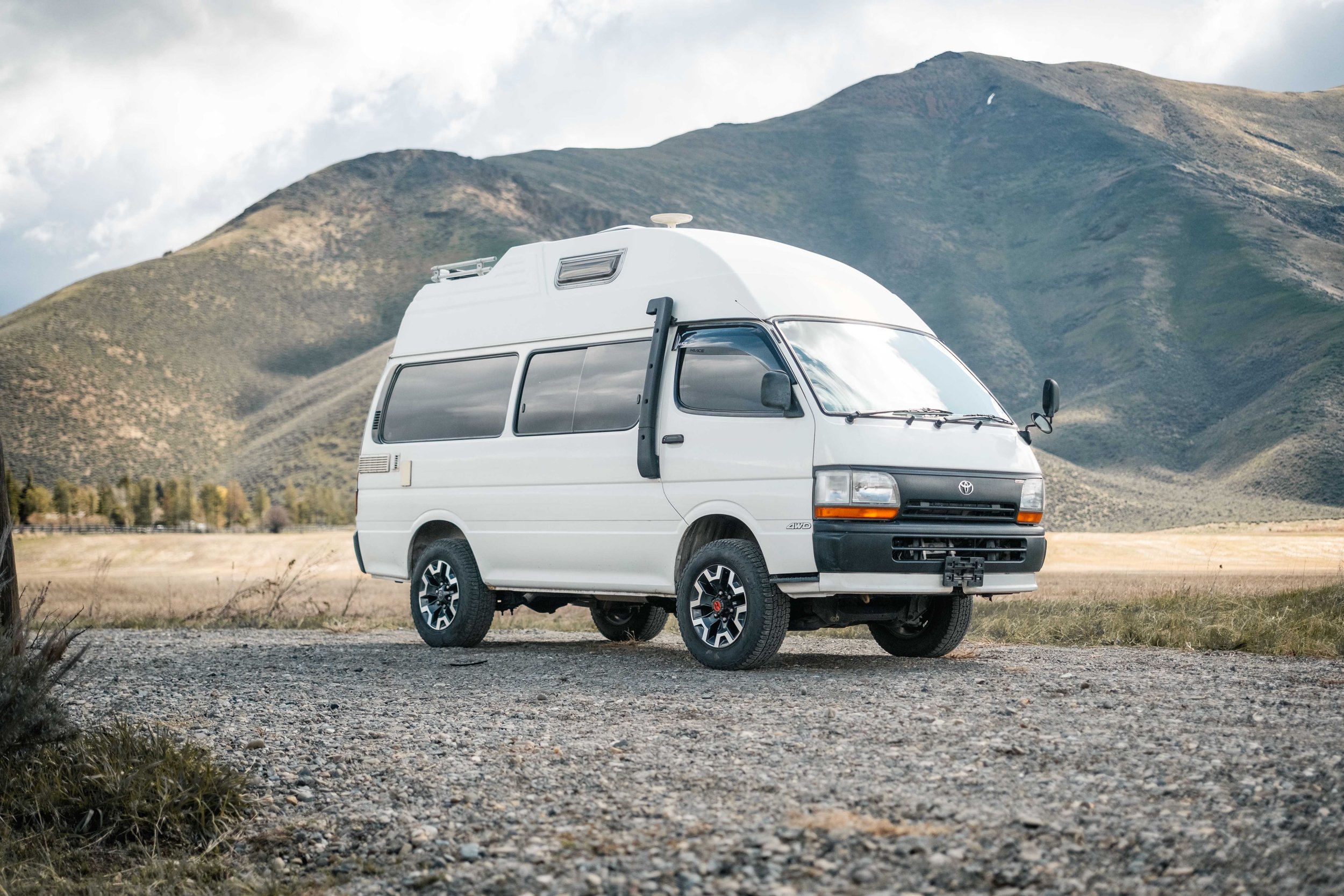 1996-toyota-hiace-camper-for-sale-05