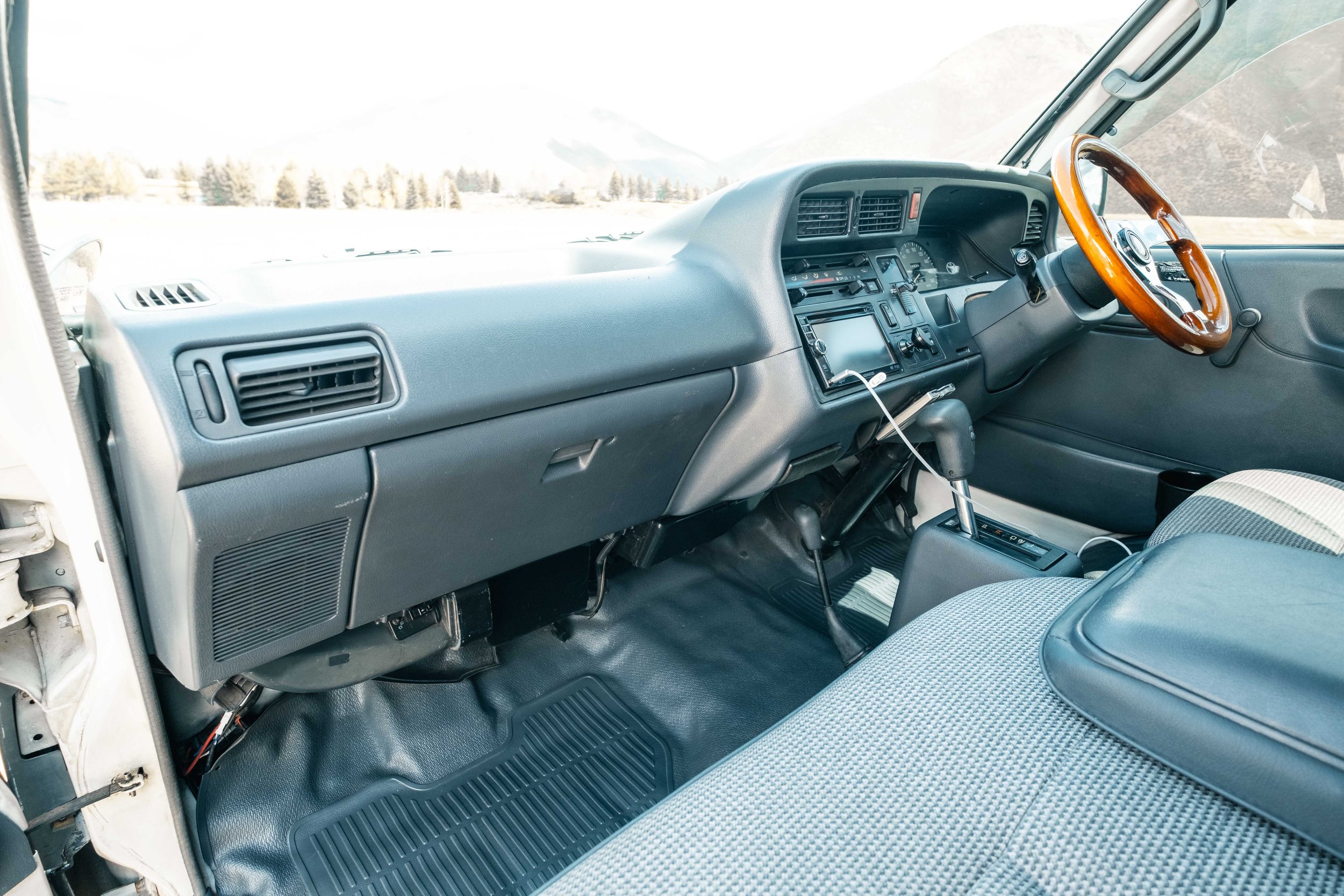1996-toyota-hiace-camper-for-sale-15