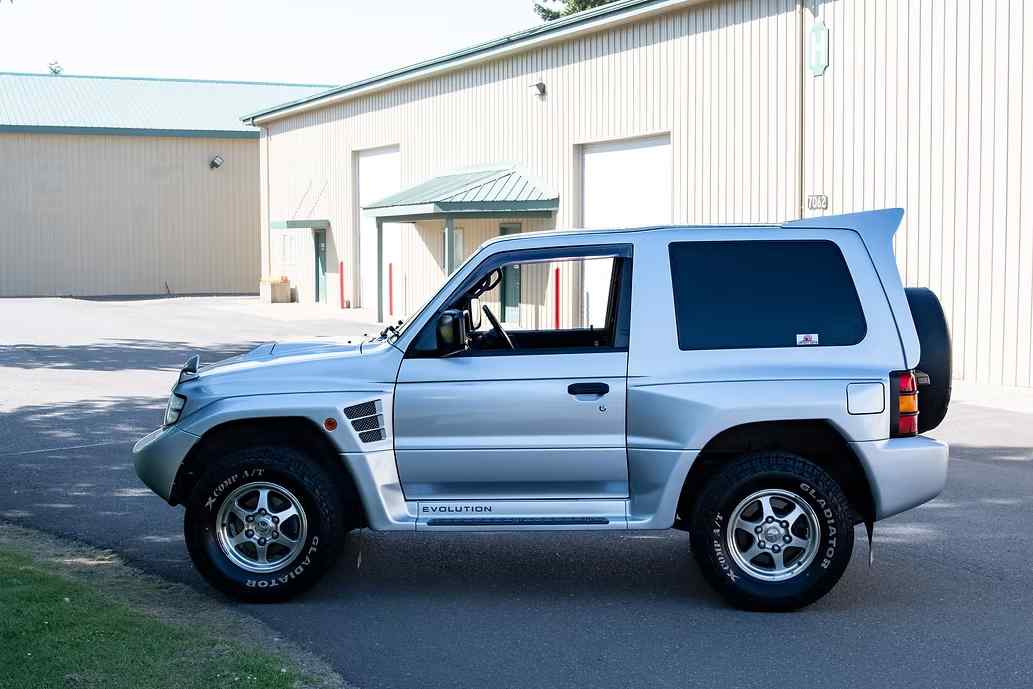 1997-mitsubishi-pajero-evo-for-sale-07