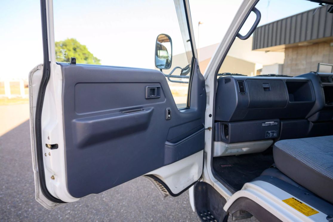 1997-toyota-dyna-car-hauler-for-sale-16