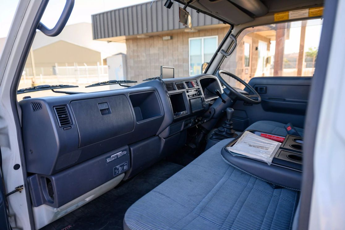 1997-toyota-dyna-car-hauler-for-sale-17