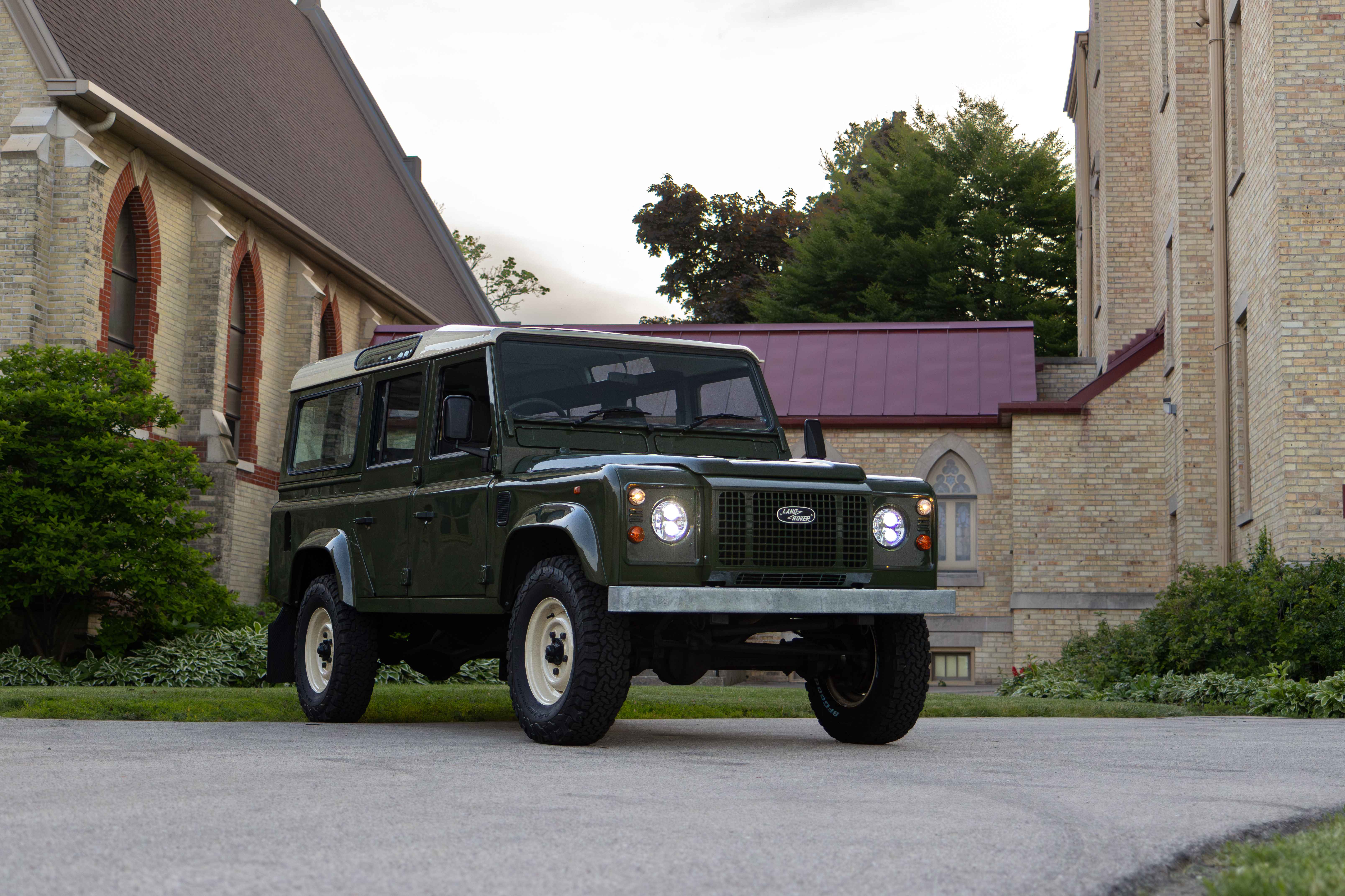 1998-Land-Rover-Defender-RHD-110-300TDI-for-sale-16