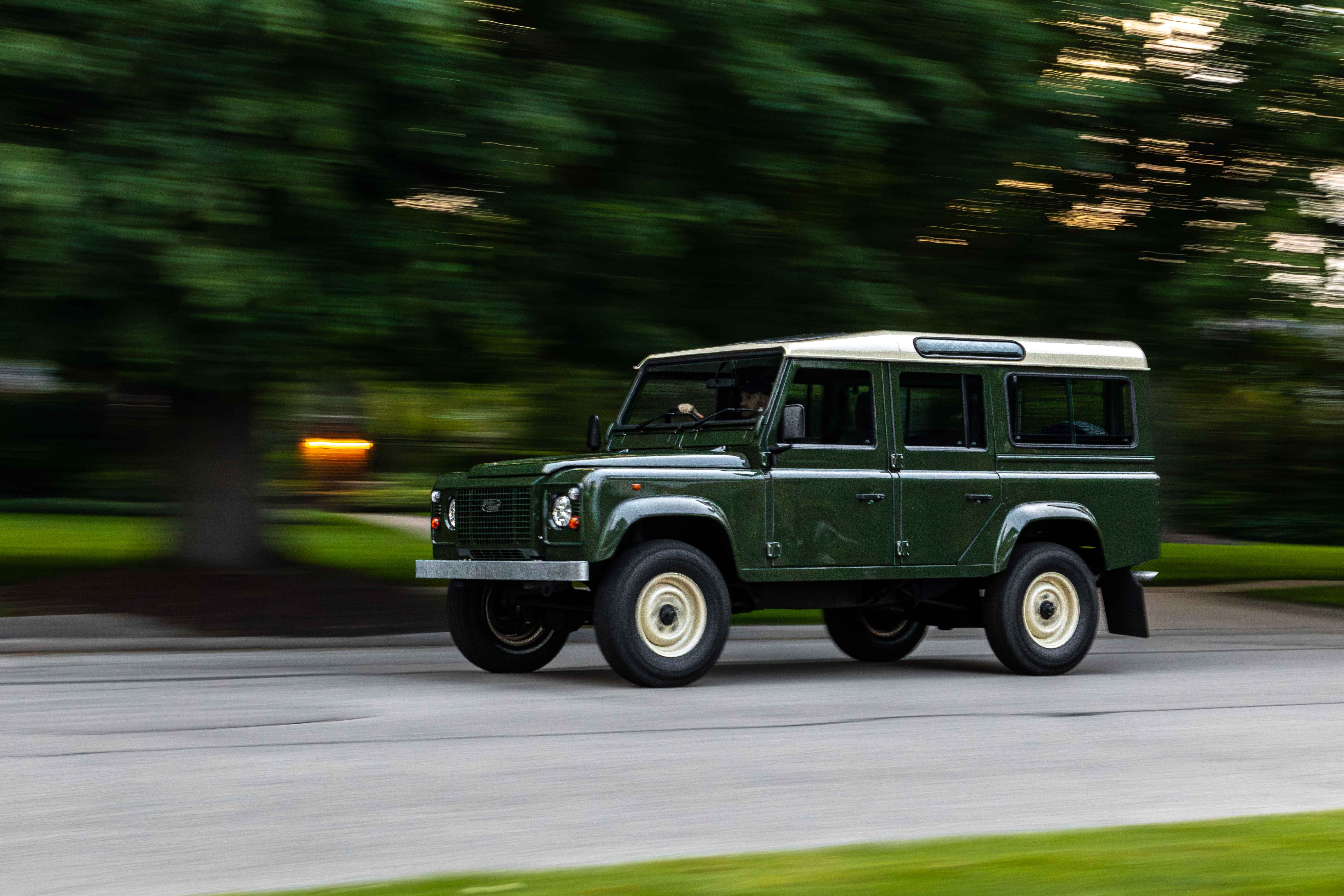 1998-Land-Rover-Defender-RHD-110-300TDI-for-sale-17