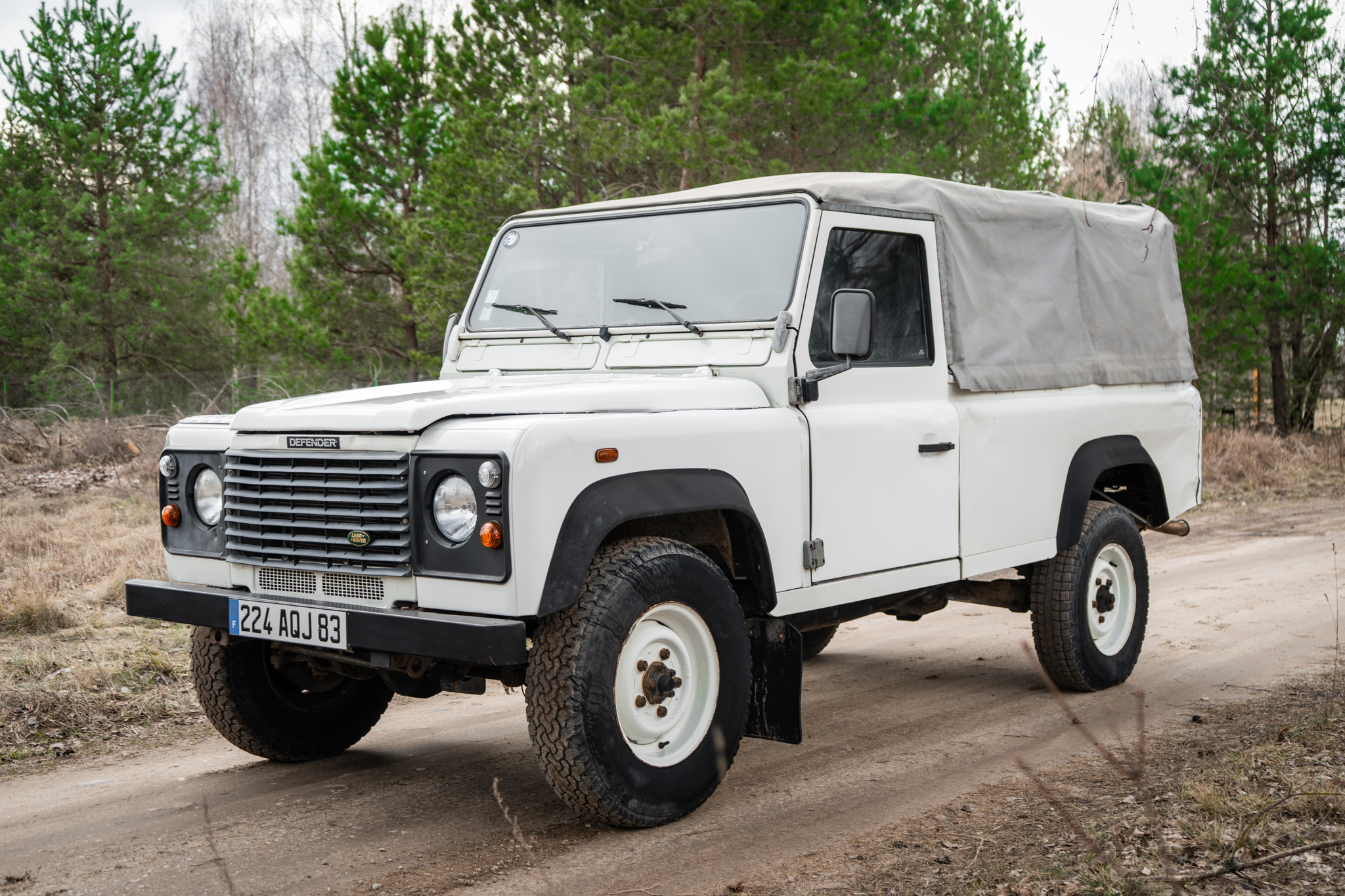 1999-land-rover-defender-for-sale-02