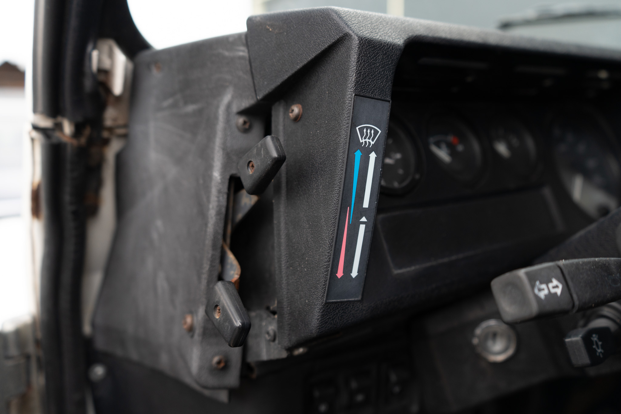 1999-land-rover-defender-for-sale-30