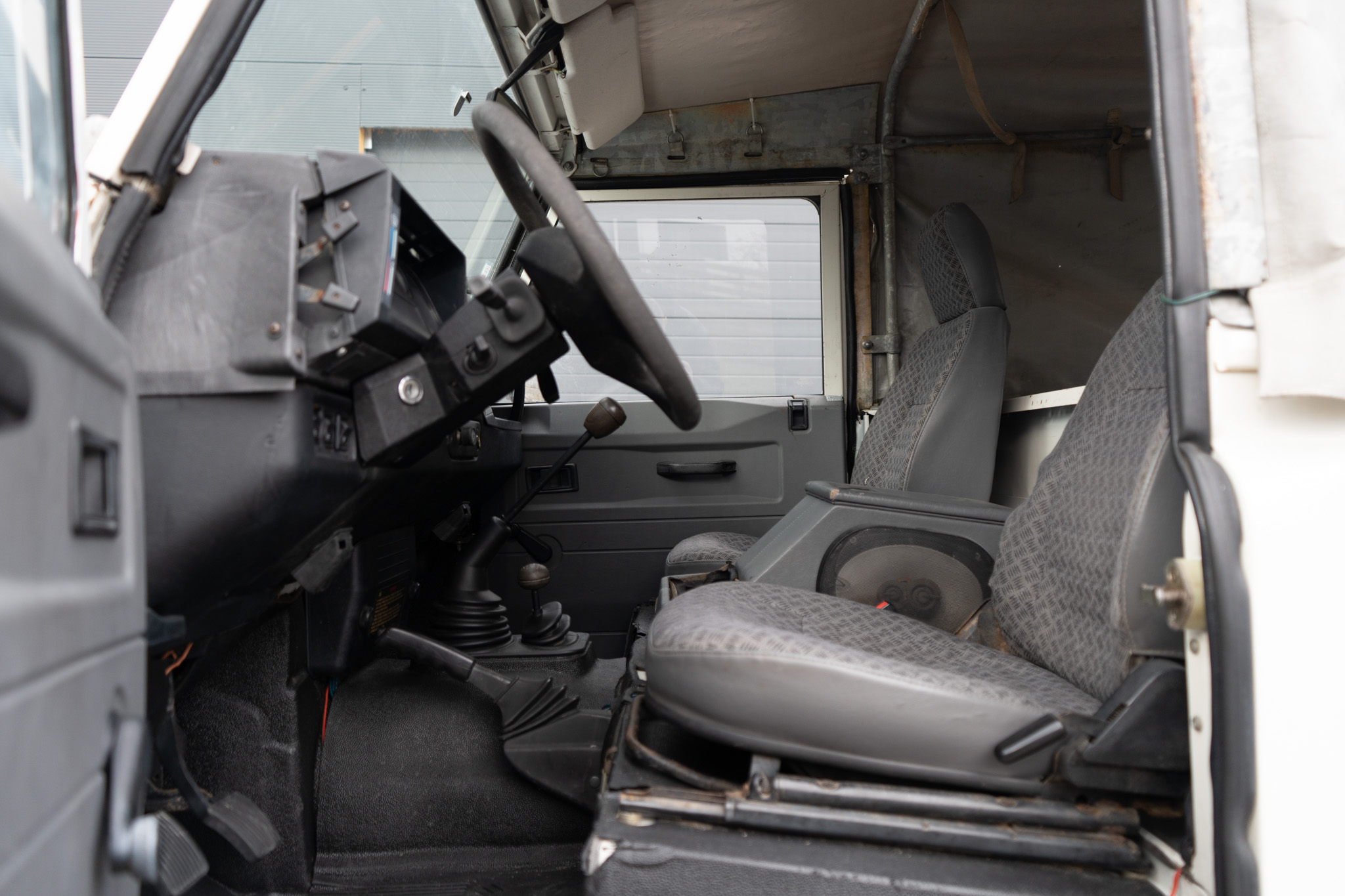 1999-land-rover-defender-for-sale-31
