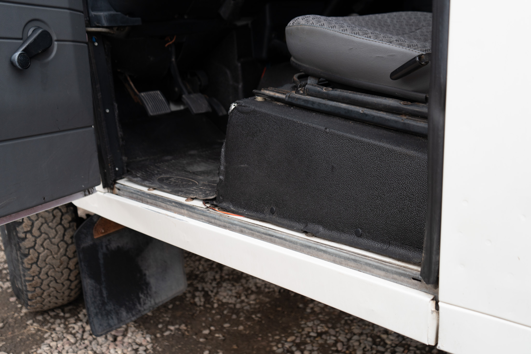 1999-land-rover-defender-for-sale-32