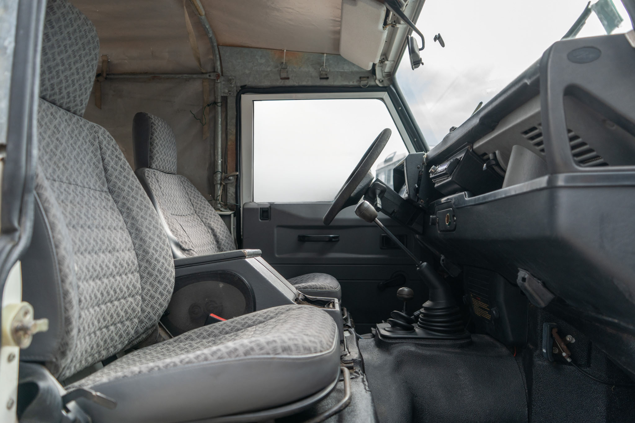 1999-land-rover-defender-for-sale-44