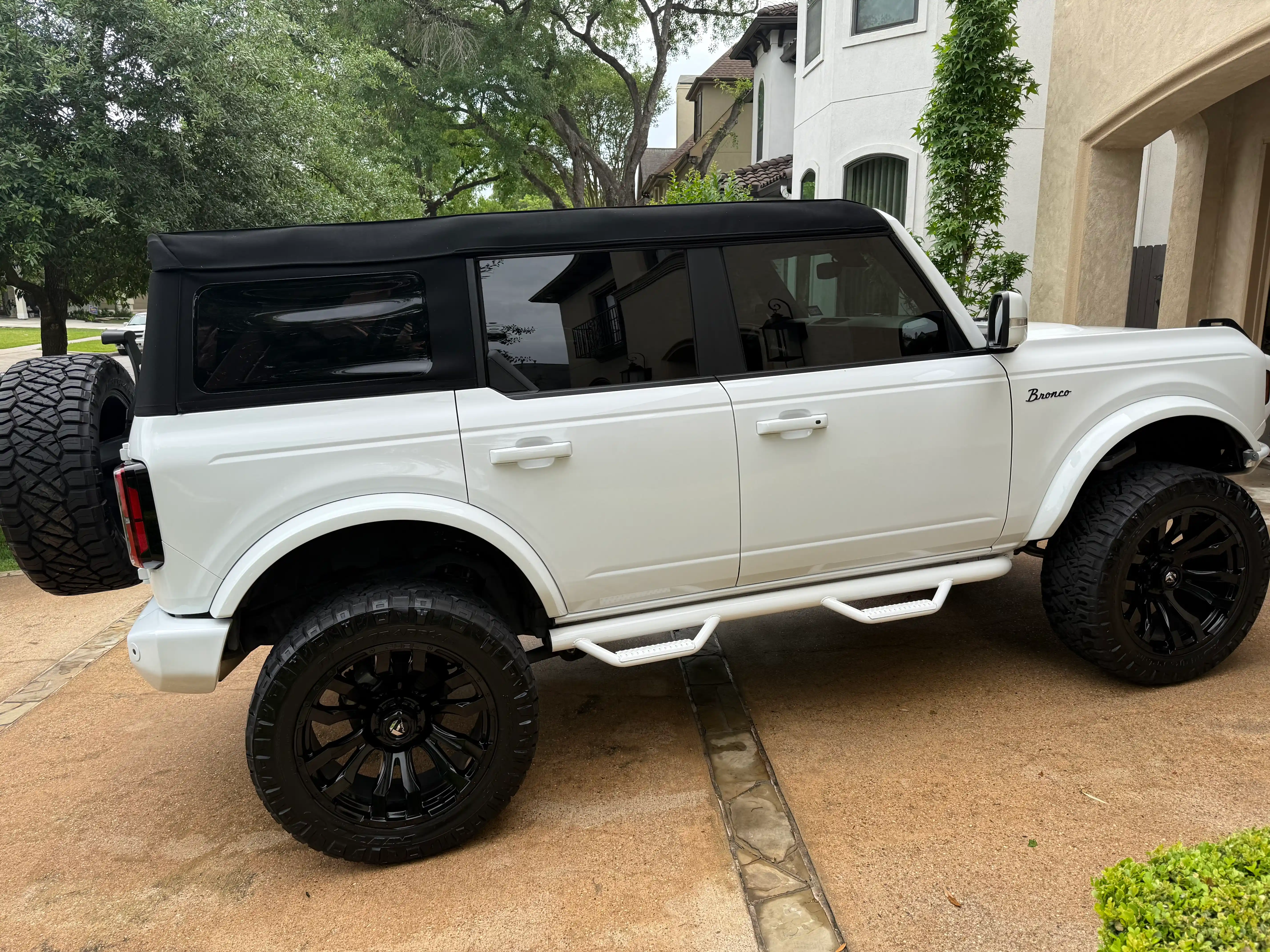 2023-ford-bronco-outer-banks-for-sale-01